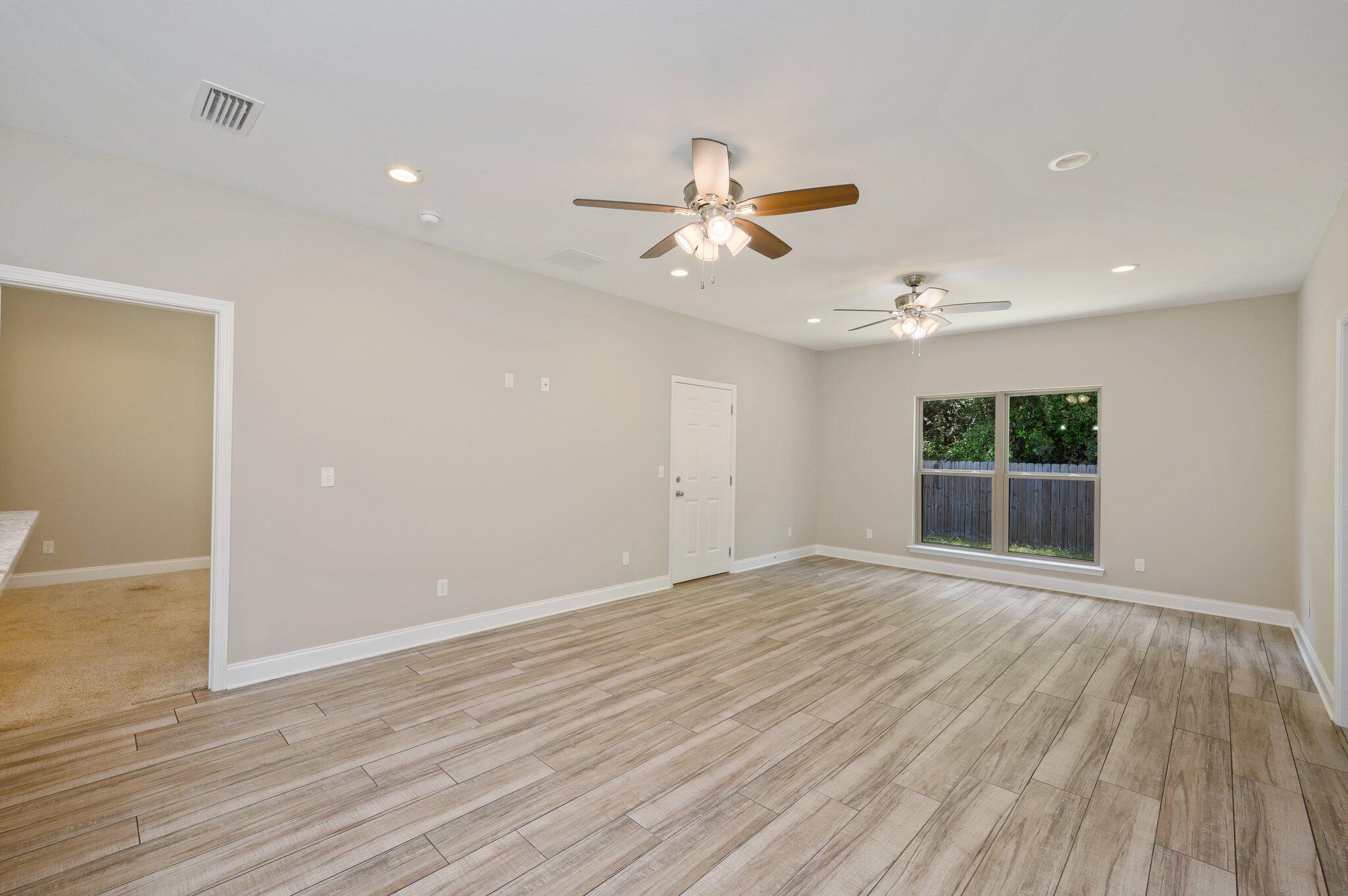 CRESCENT SHORES - Residential Lease