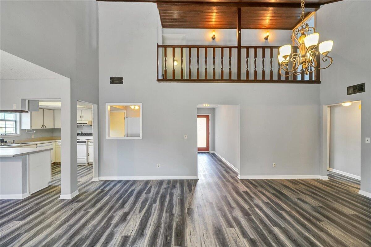 MARY ESTHER MANOR - Residential