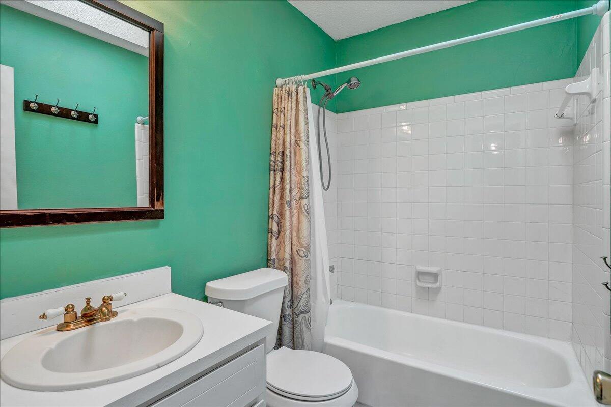 MARY ESTHER MANOR - Residential