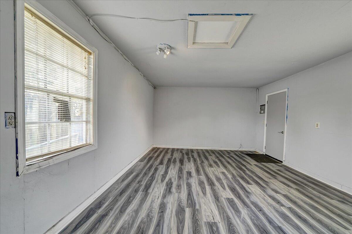 MARY ESTHER MANOR - Residential