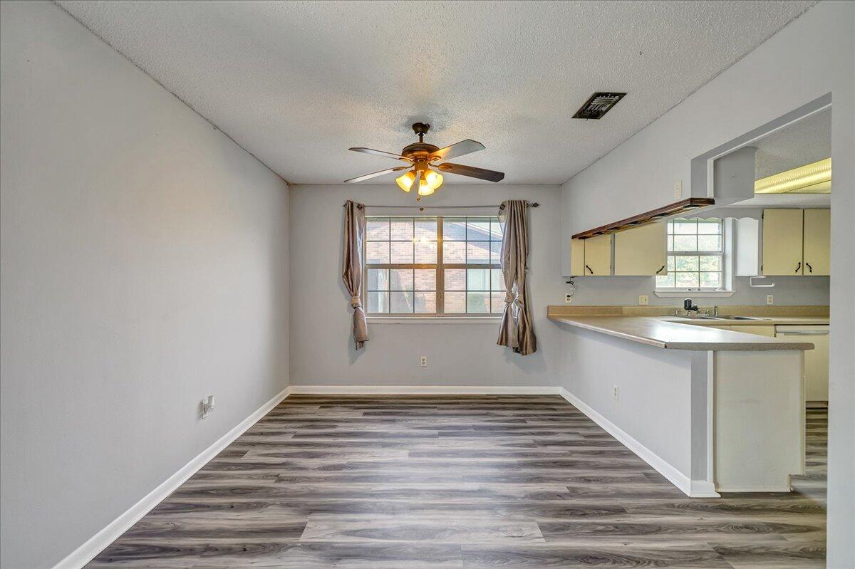 MARY ESTHER MANOR - Residential