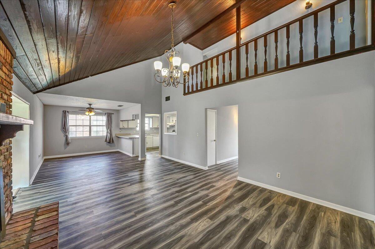 MARY ESTHER MANOR - Residential