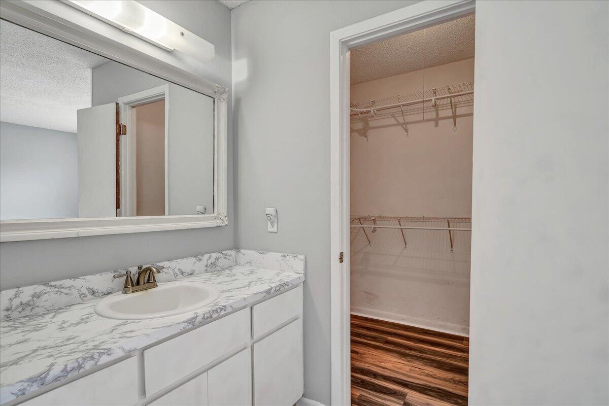 MARY ESTHER MANOR - Residential