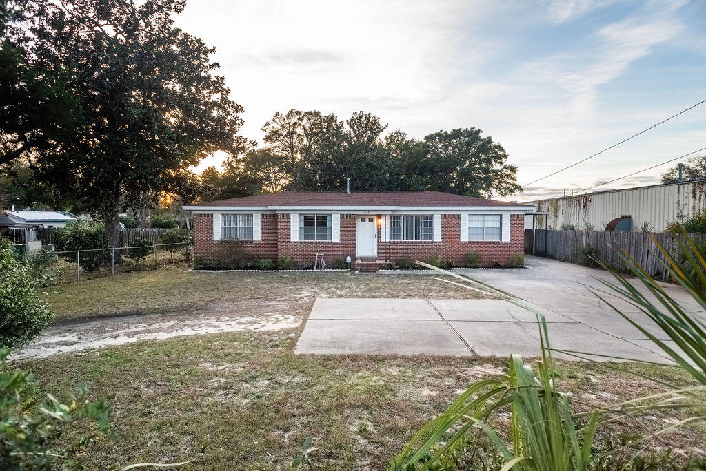 JACKS S/D - Residential
