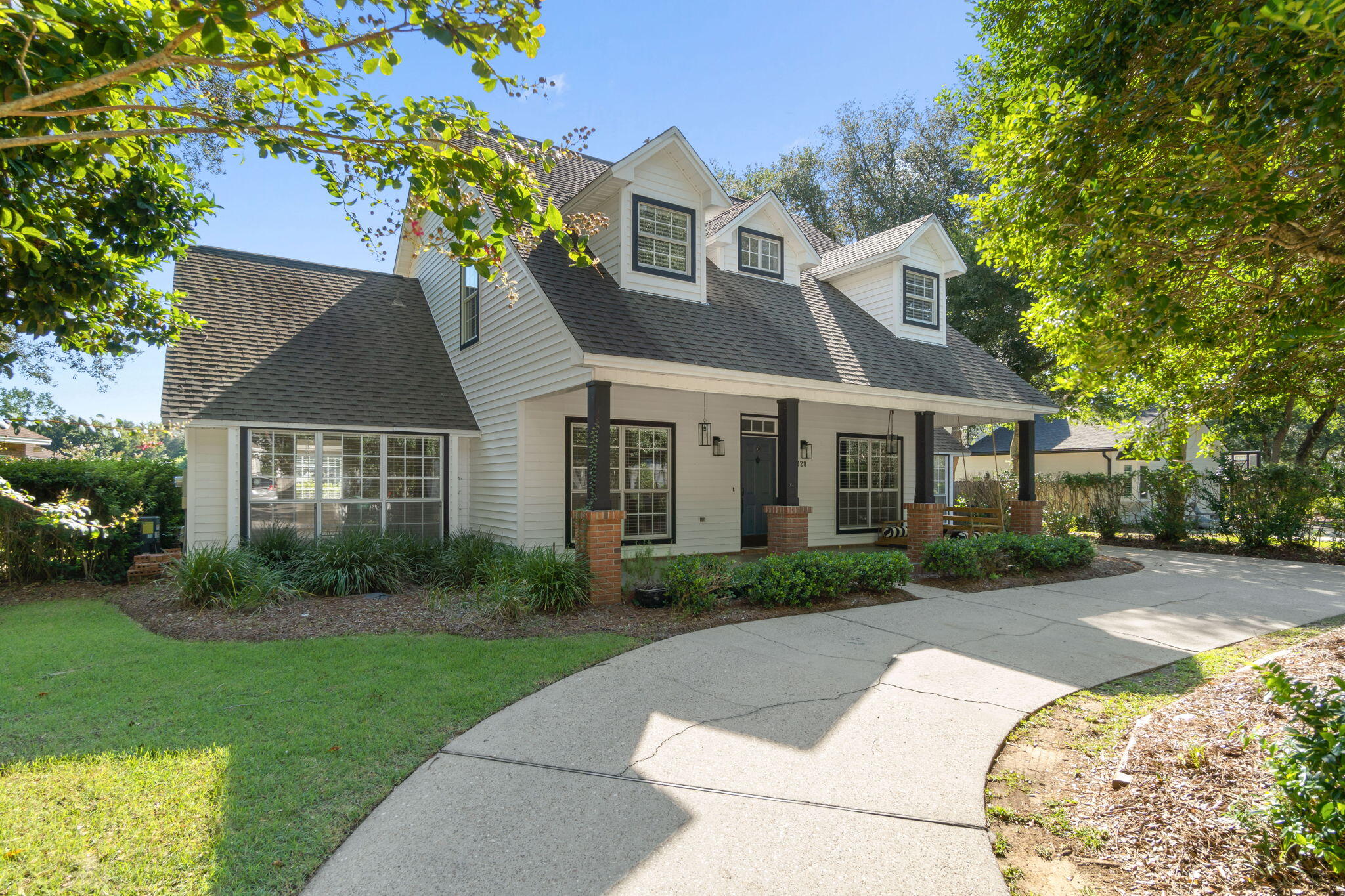 Escape to a world of tranquility and natural beauty with this stunning lakefront property in the charming city of Niceville, Florida. Nestled on the shores of a picturesque lake, this four bedroom, three bathroom residence offers a perfect blend of luxury, comfort, and captivating views. Situated in a peaceful neighborhood in Niceville, this home boasts an enviable lakefront position, providing a private oasis away from the hustle and bustle of the city.In addition to the security deposit, All American Realty charges a mandatory cleaning fee and a mandatory floor cleaning fee as part of our rental process. ***All American Realty's Resident Benefit Package helps residents live better and with more peace of mind for $65/month, required in all leases.***