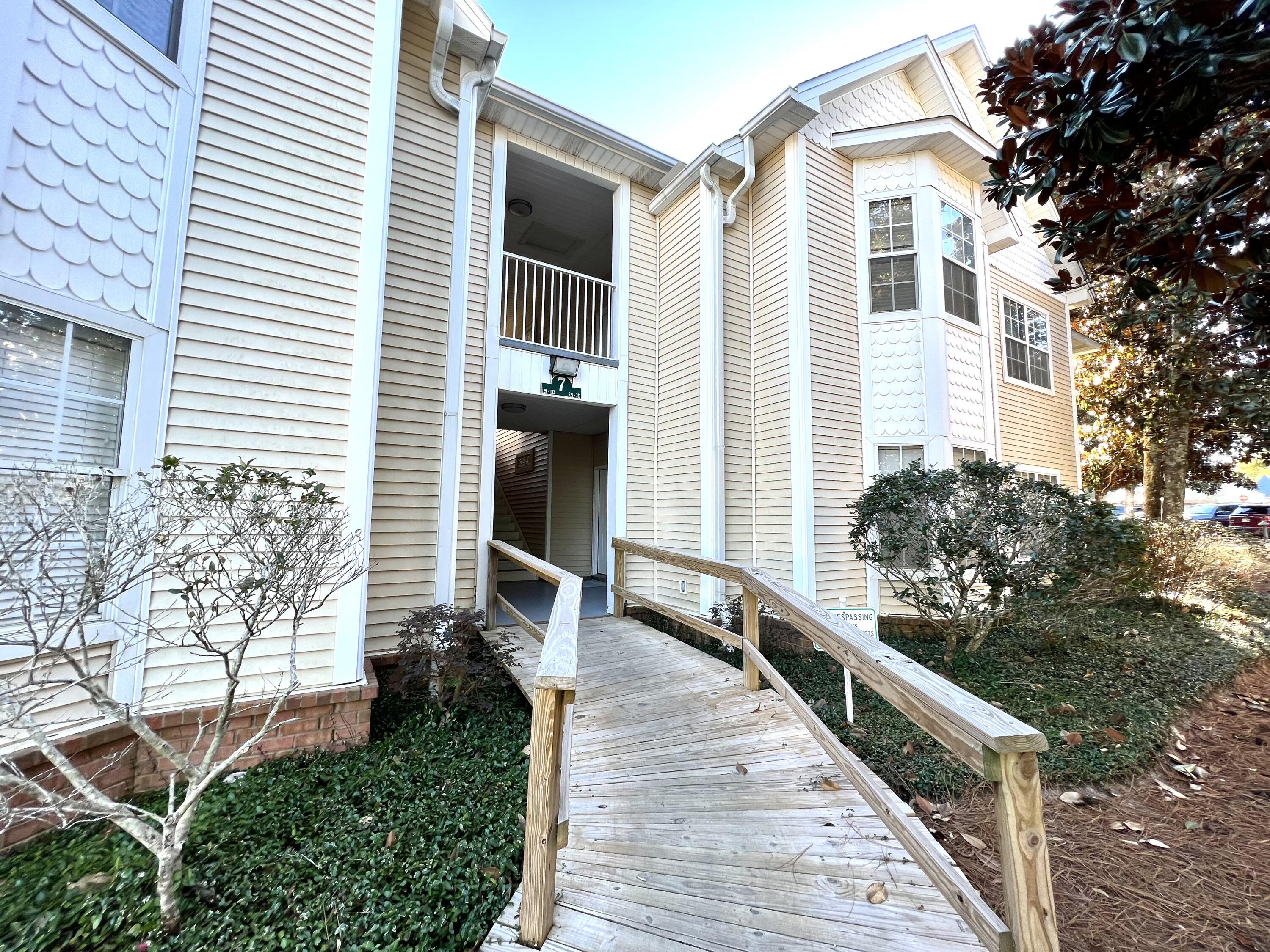 THE OAKS AT NICEVILLE PH I - Residential Lease