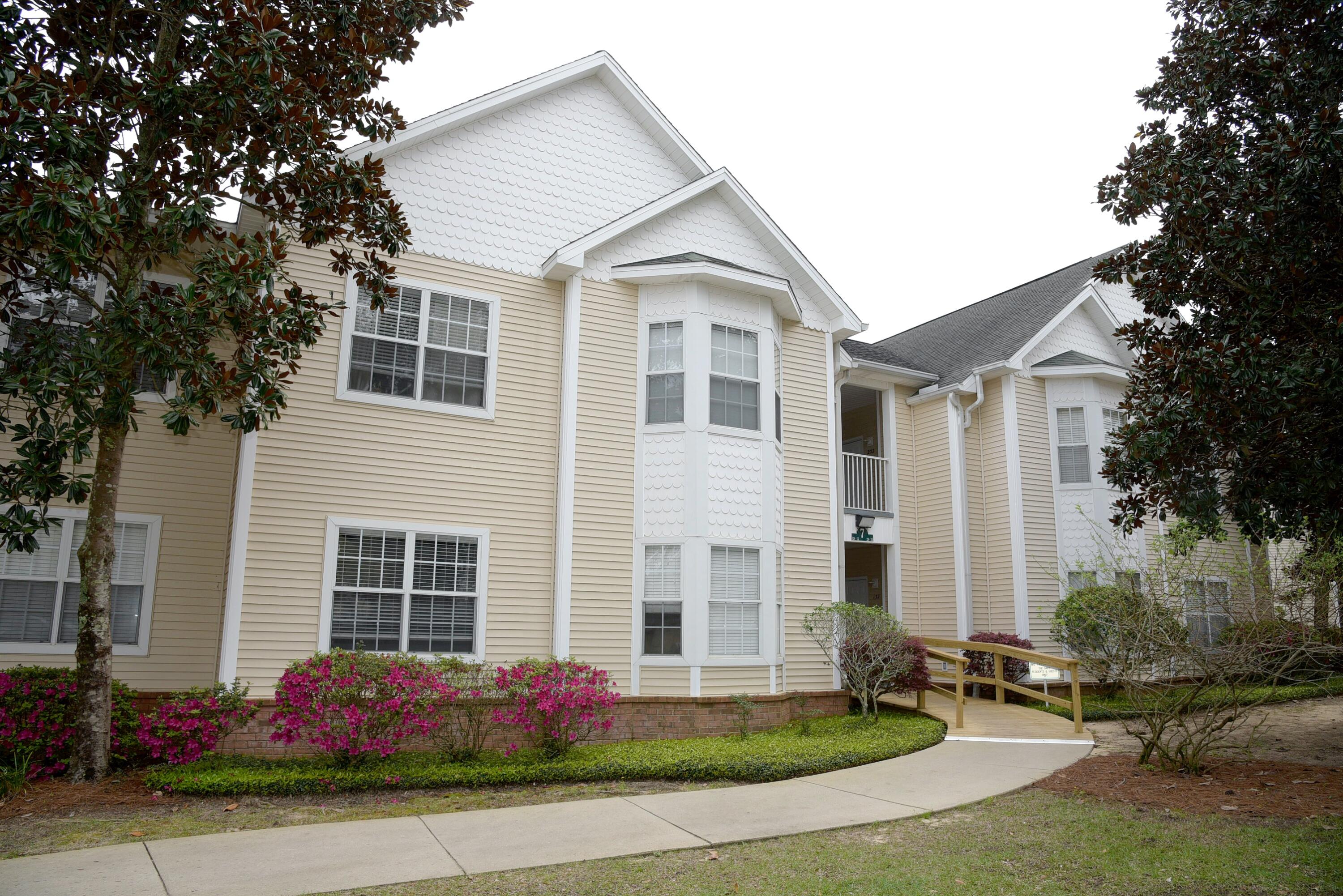 THE OAKS AT NICEVILLE PH I - Residential Lease