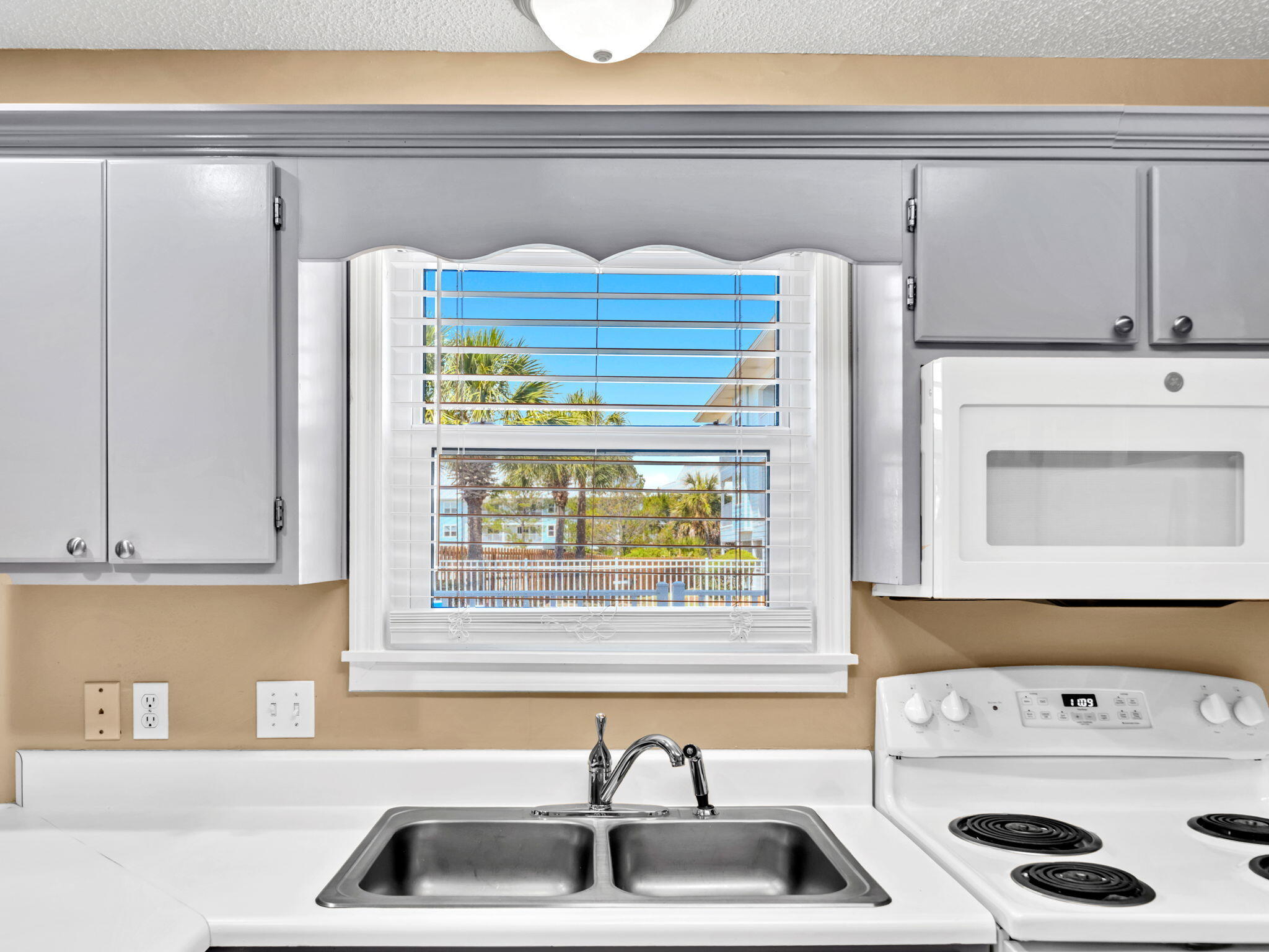 BEACHSIDE VILLAS CONDO - Residential