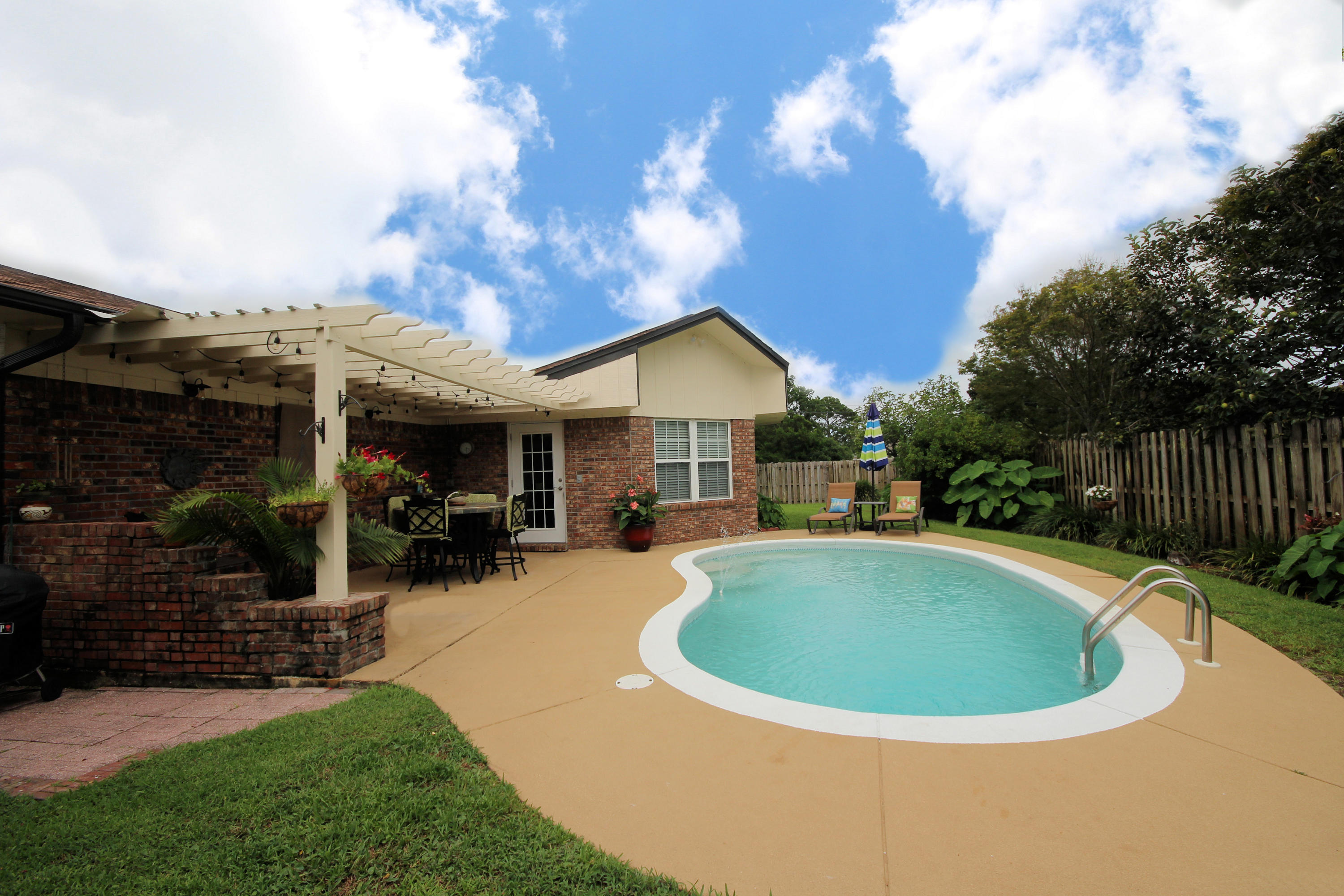 TANGLEWOOD S/D 1ST ADDN - Residential