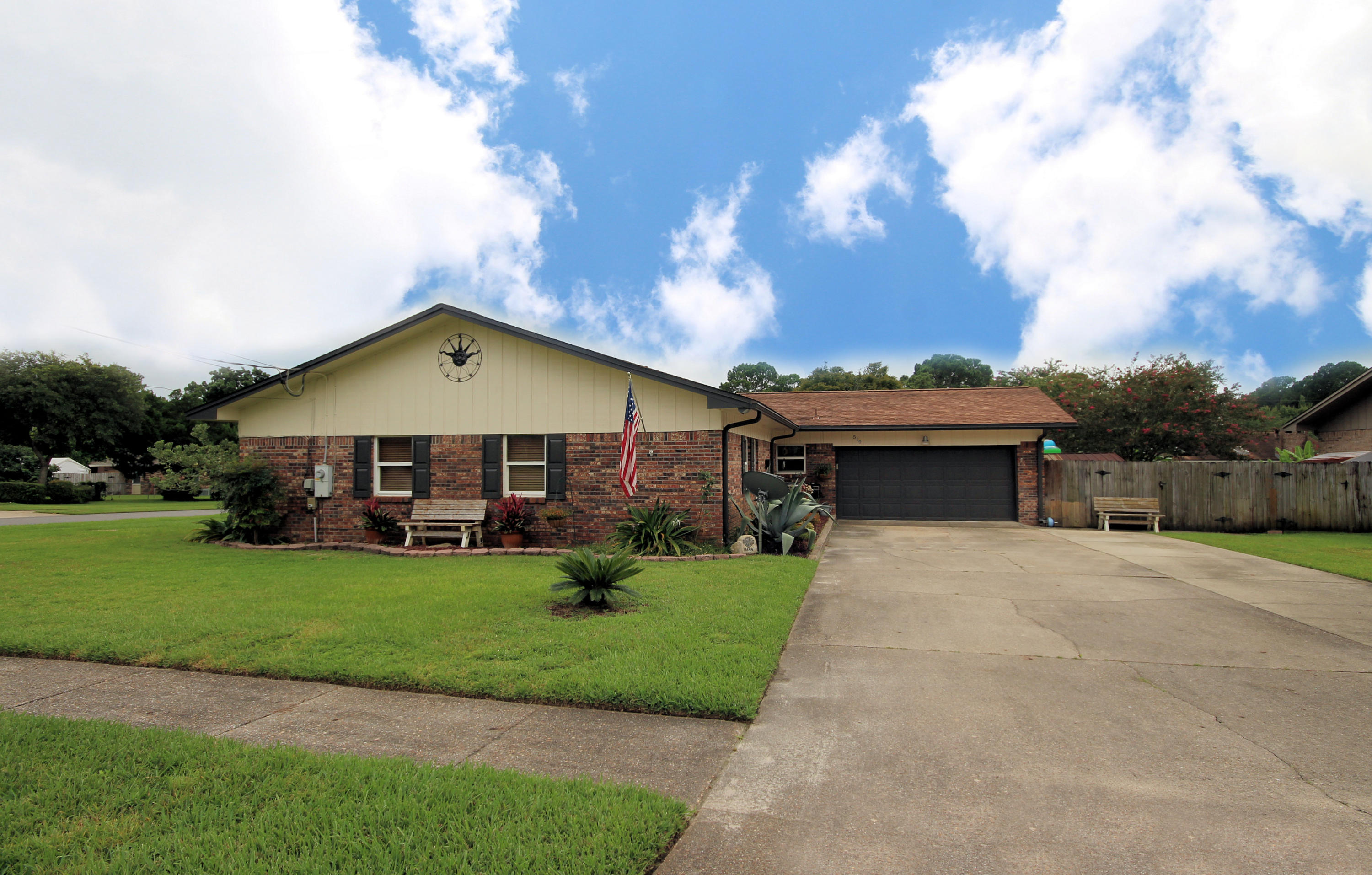 TANGLEWOOD S/D 1ST ADDN - Residential