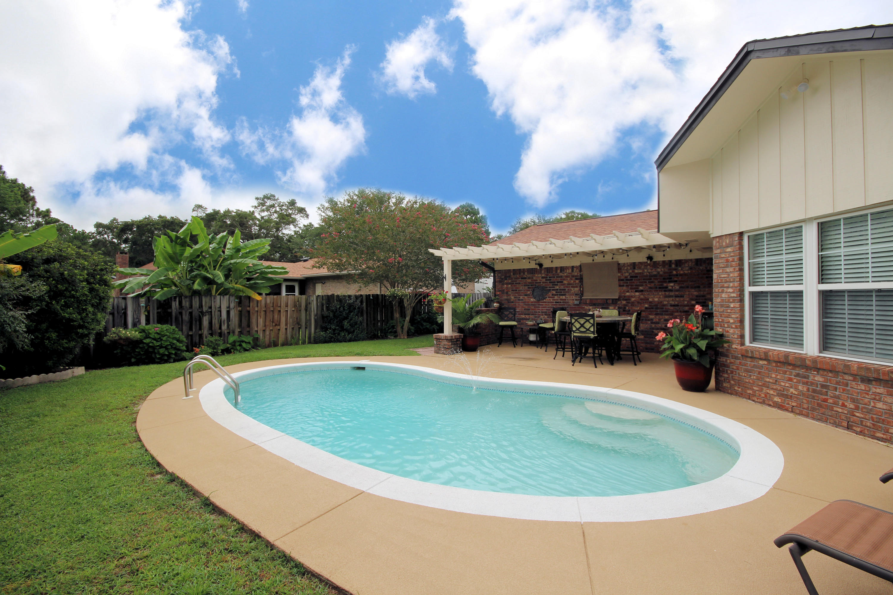 TANGLEWOOD S/D 1ST ADDN - Residential