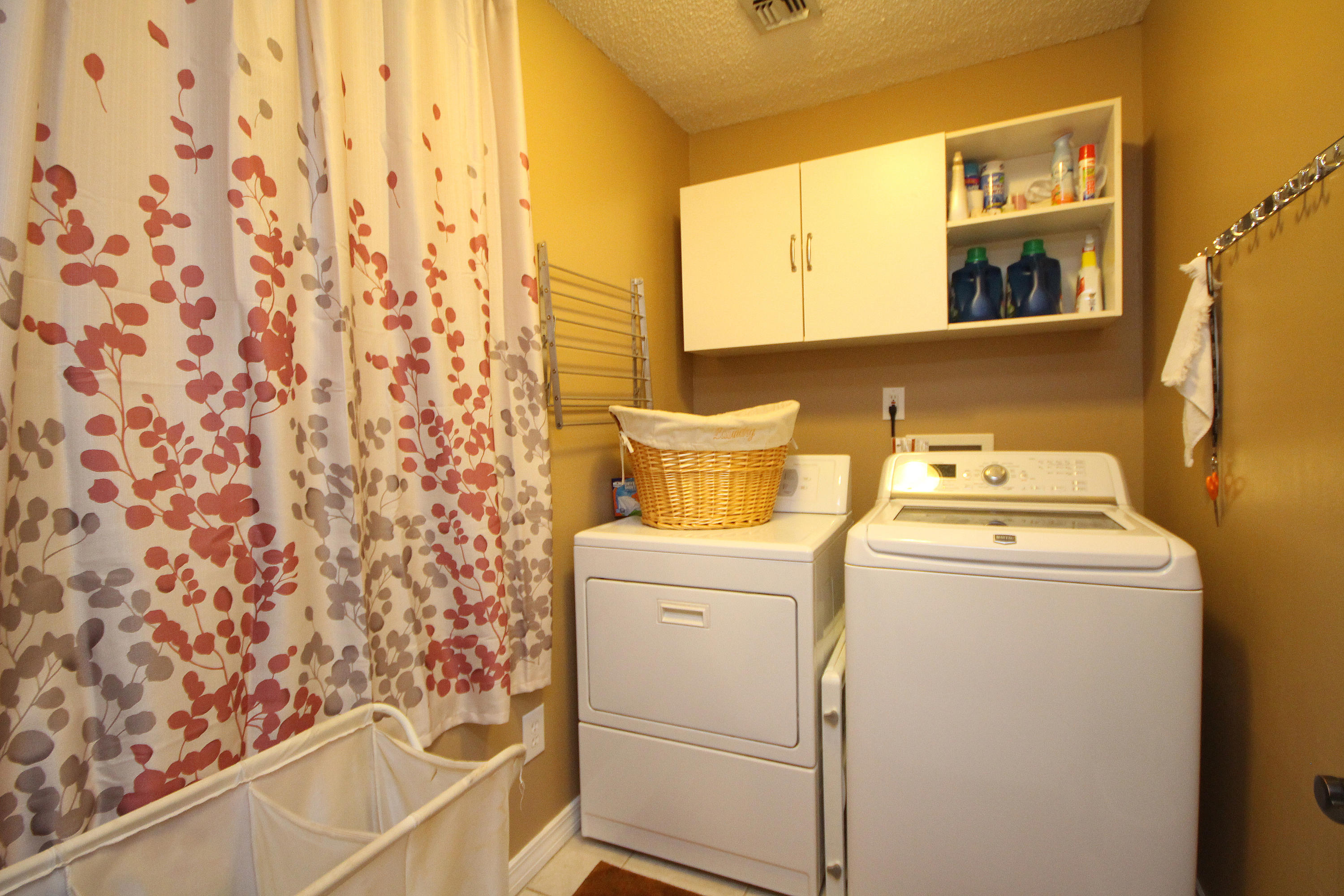 TANGLEWOOD S/D 1ST ADDN - Residential