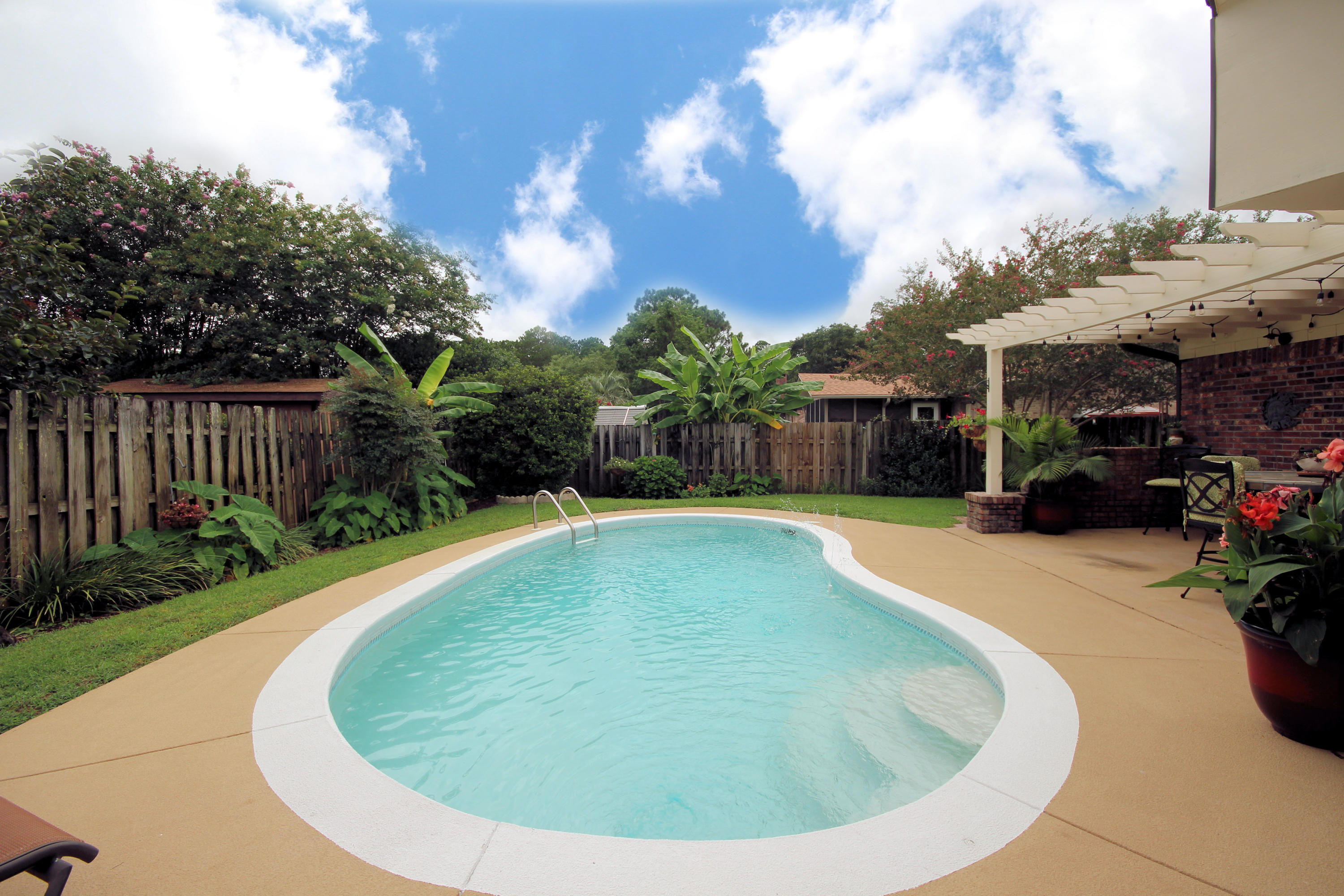 TANGLEWOOD S/D 1ST ADDN - Residential