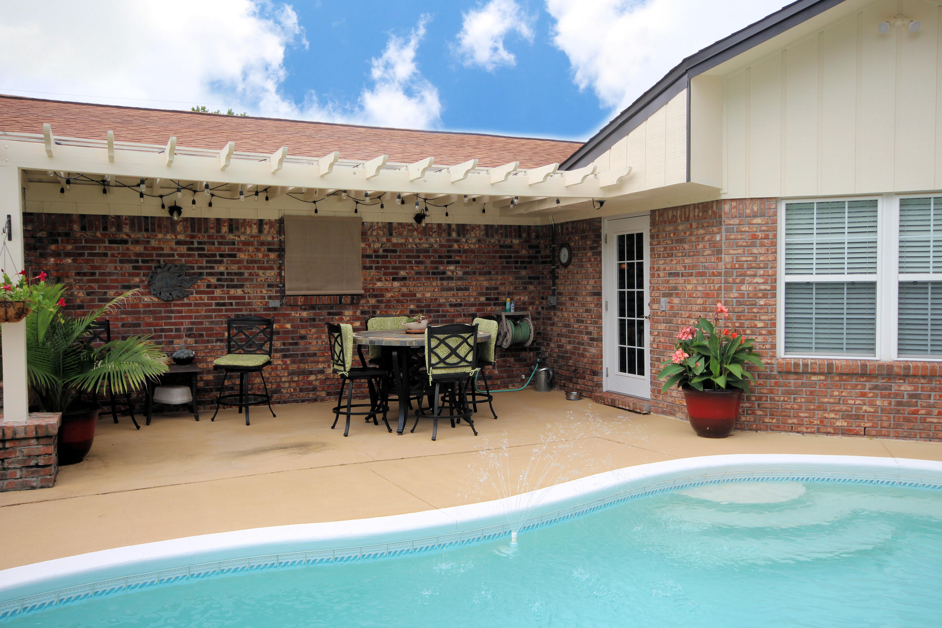 TANGLEWOOD S/D 1ST ADDN - Residential