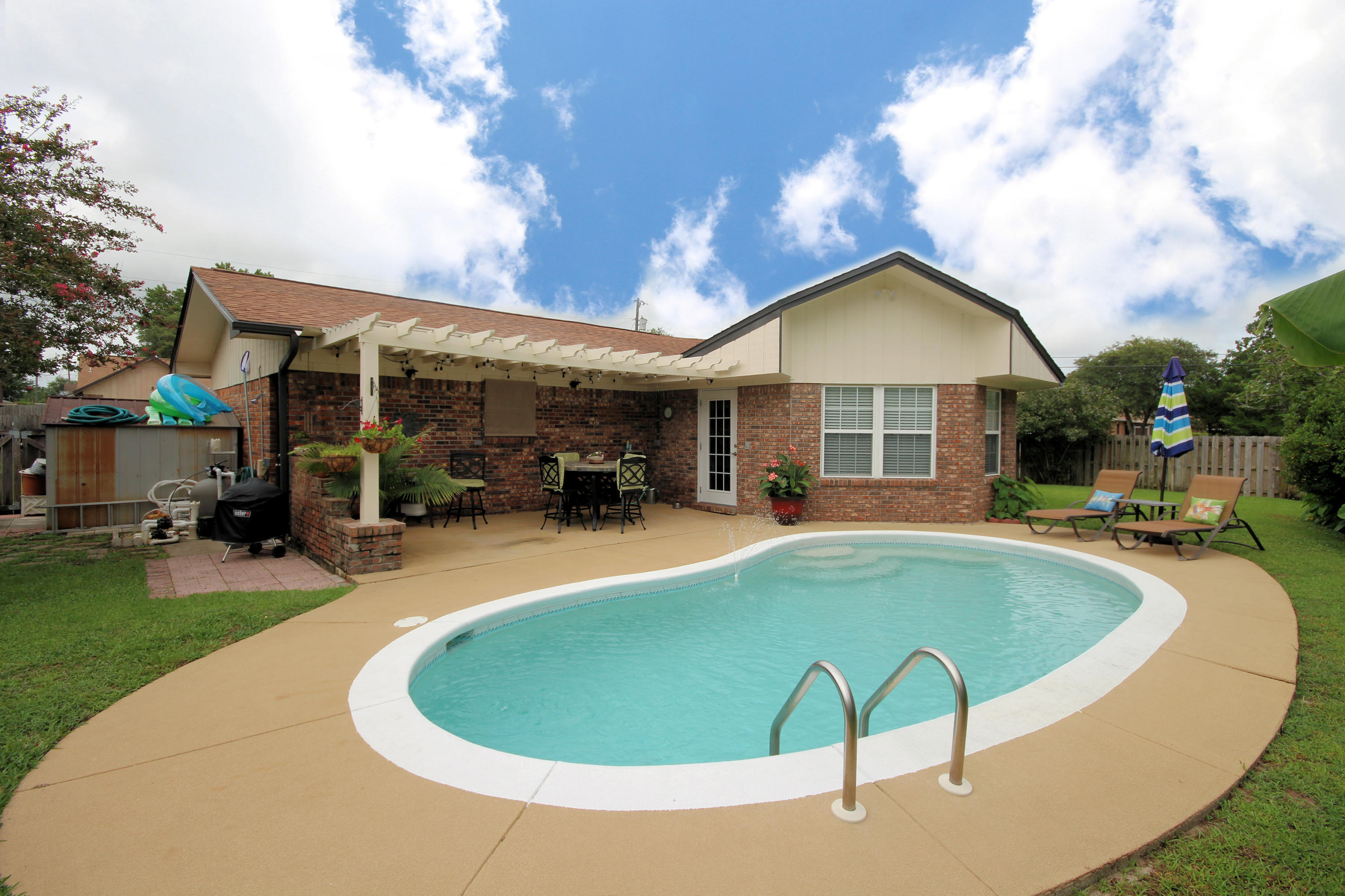 TANGLEWOOD S/D 1ST ADDN - Residential