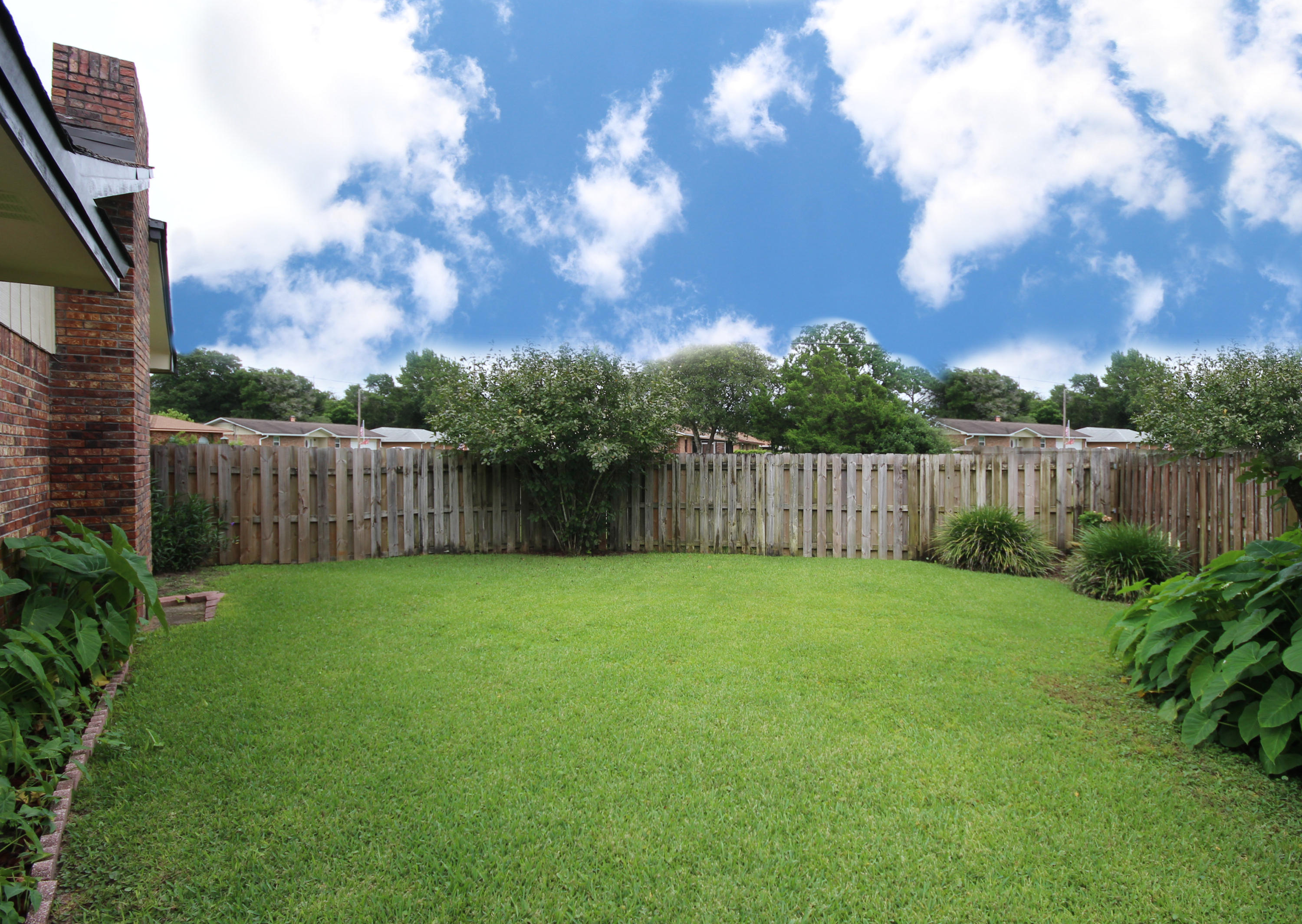 TANGLEWOOD S/D 1ST ADDN - Residential