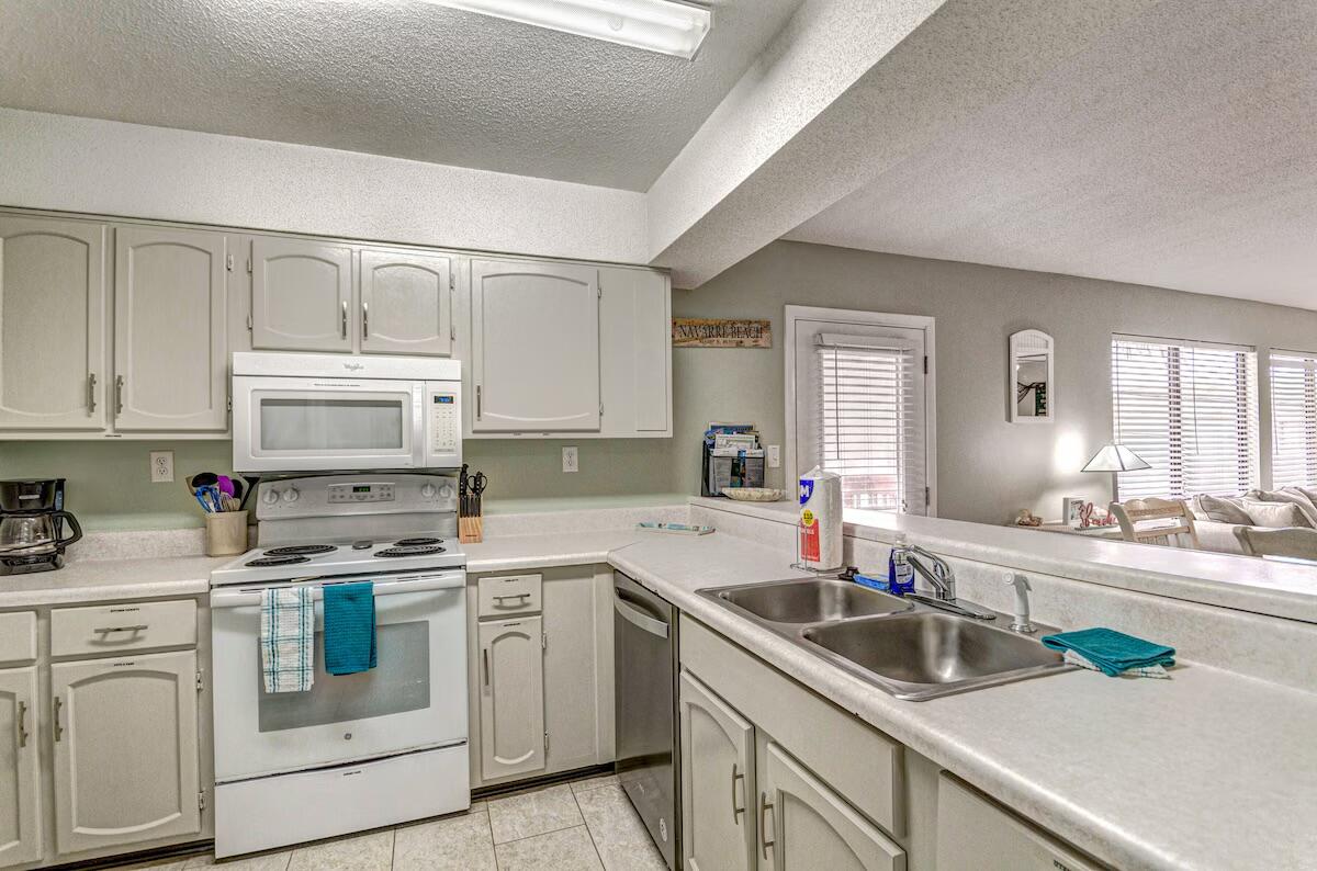 BEACHVIEW CONDOMINIUM - Residential
