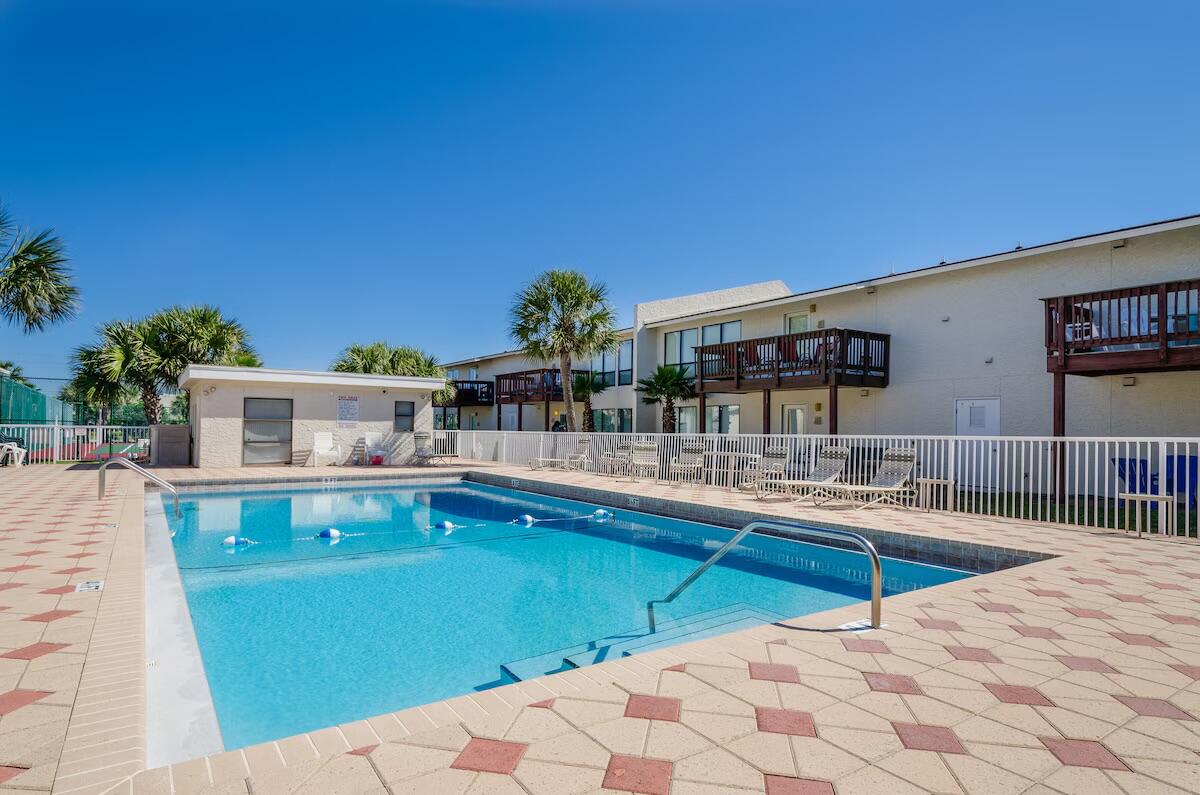 BEACHVIEW CONDOMINIUM - Residential