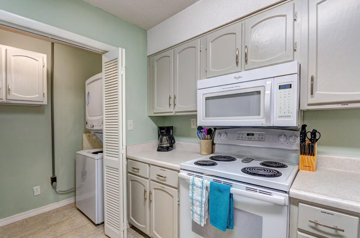 BEACHVIEW CONDOMINIUM - Residential