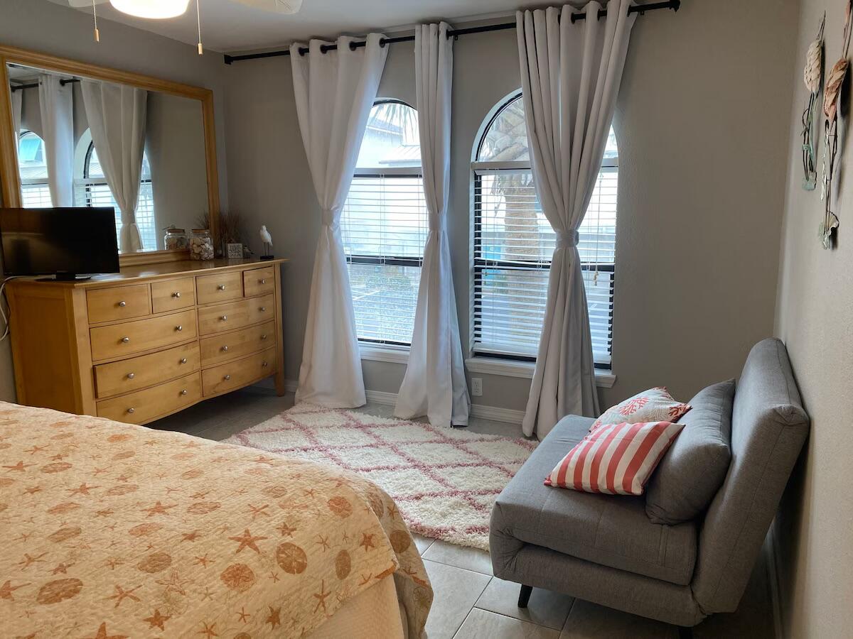 BEACHVIEW CONDOMINIUM - Residential