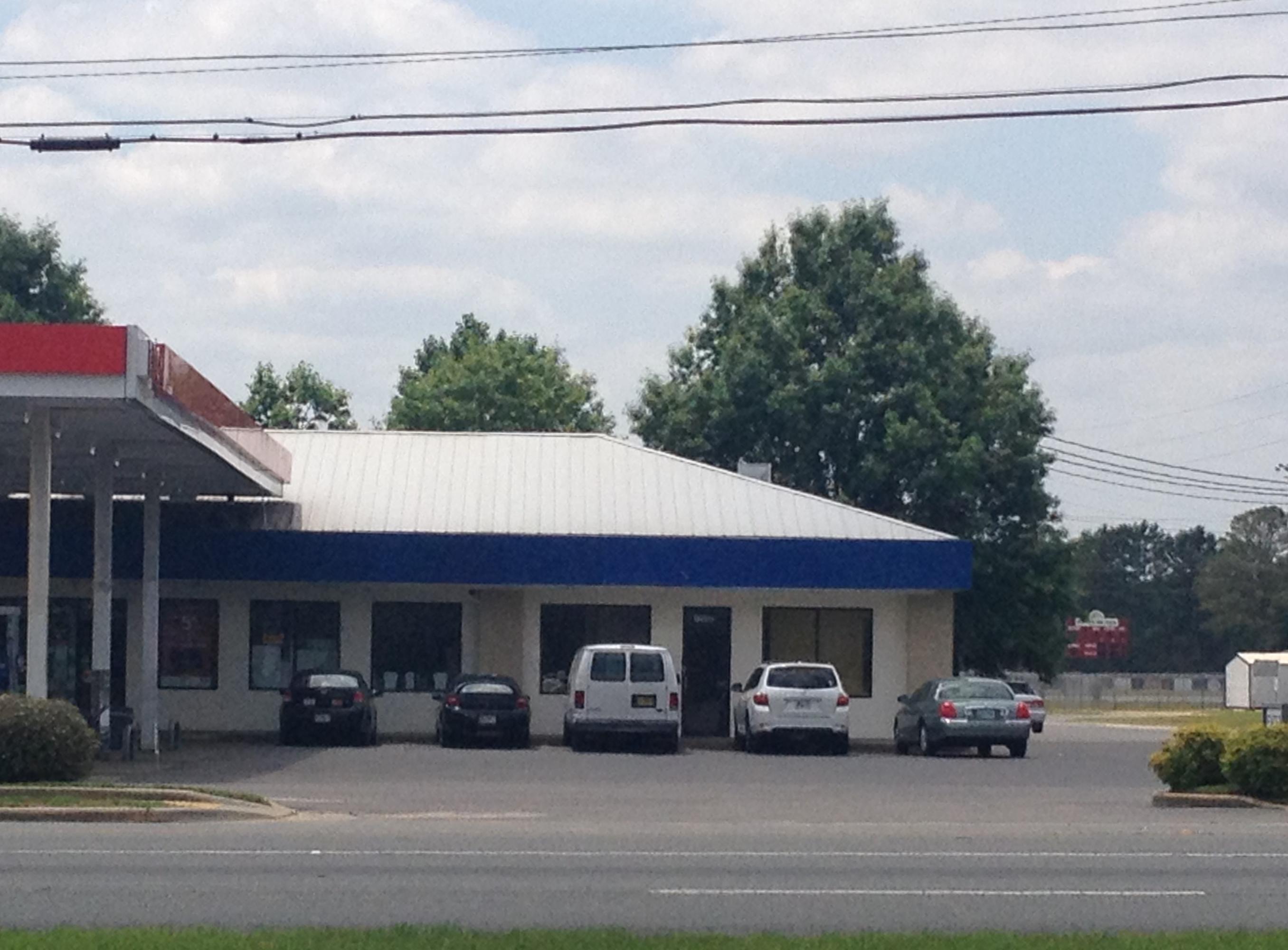 Conveniently located near schools with road frontage and traffic light. Building square footage is 1200+/-. High traffic counts daily. Shared parking with other tenants. Building has 210' of footage on Hwy 85.