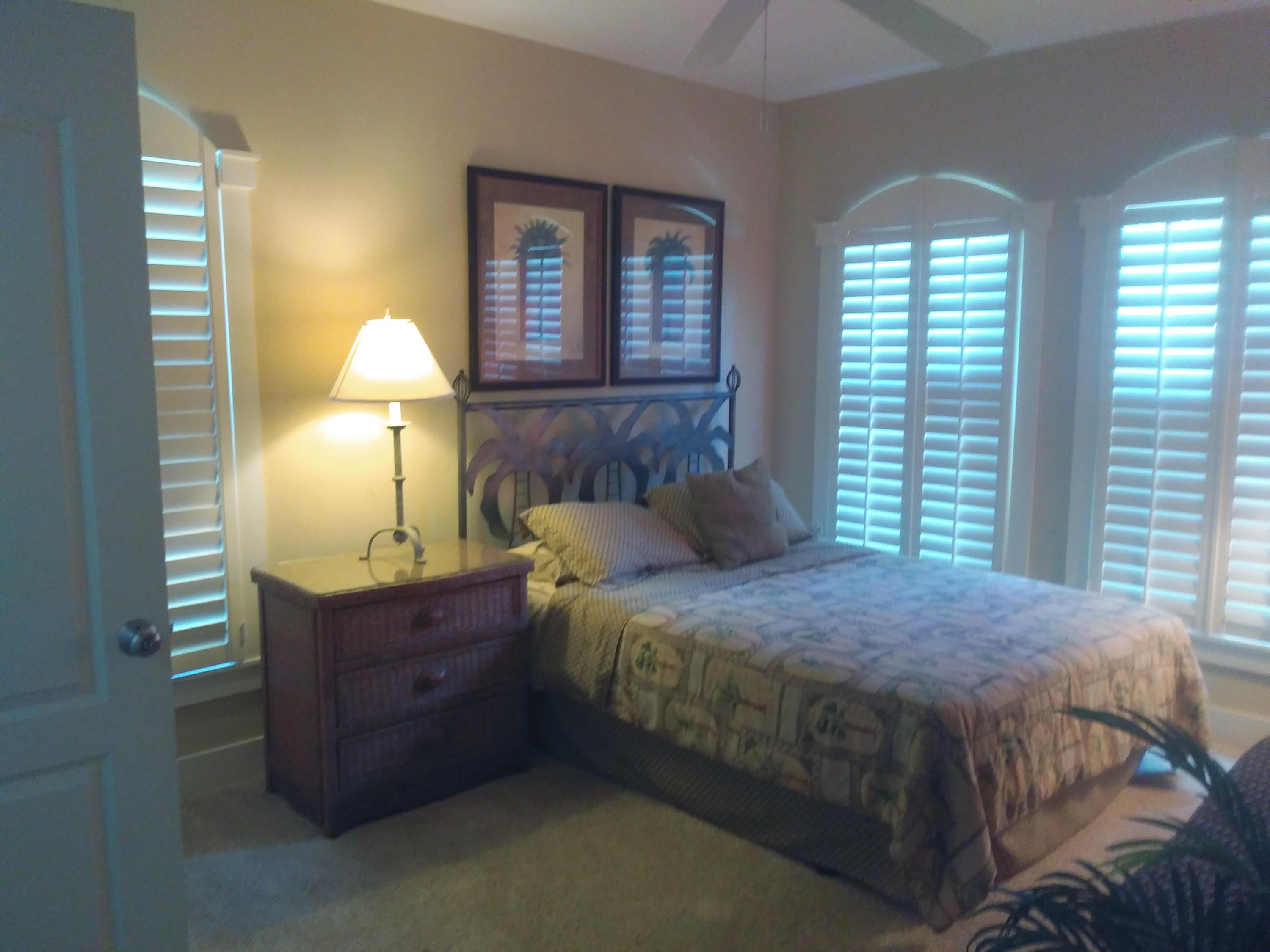 SEAVIEW VILLAS - Residential