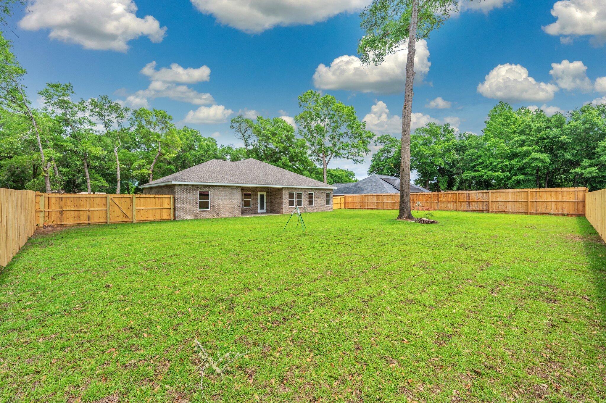COUNTRY CLUB ESTATES 1 OF CRESTVIEW - Residential