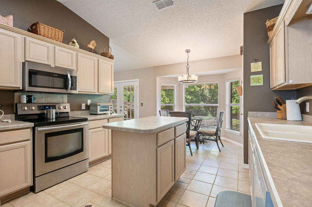 COUNTRYVIEW ESTATES 10TH ADDN - Residential