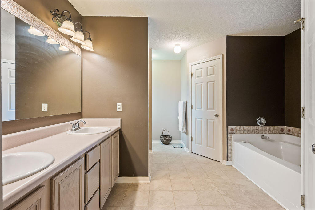 COUNTRYVIEW ESTATES 10TH ADDN - Residential
