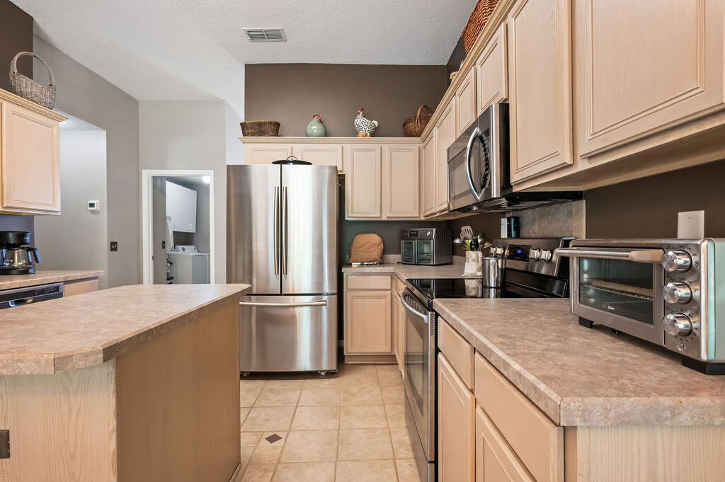 COUNTRYVIEW ESTATES 10TH ADDN - Residential