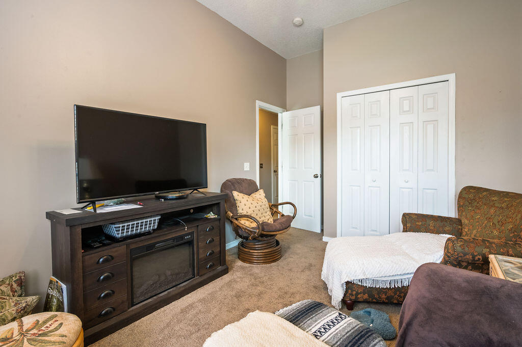 COUNTRYVIEW ESTATES 10TH ADDN - Residential