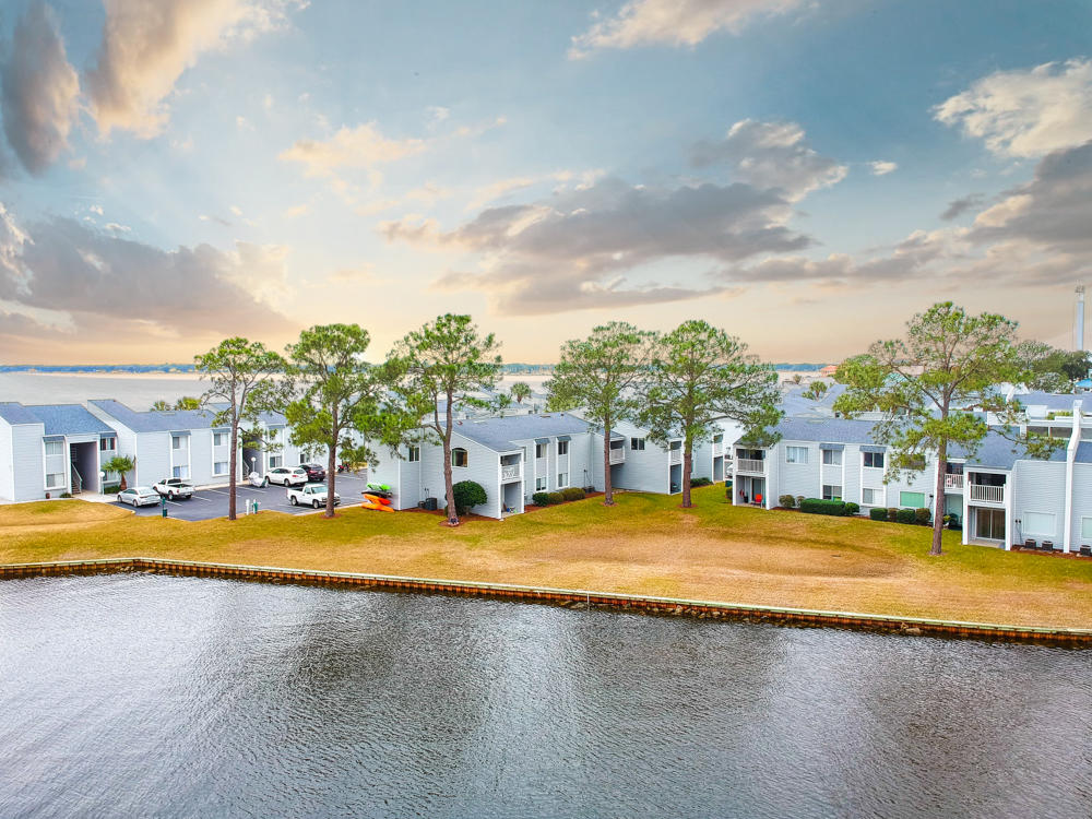 FINISTERRA CONDO - Residential