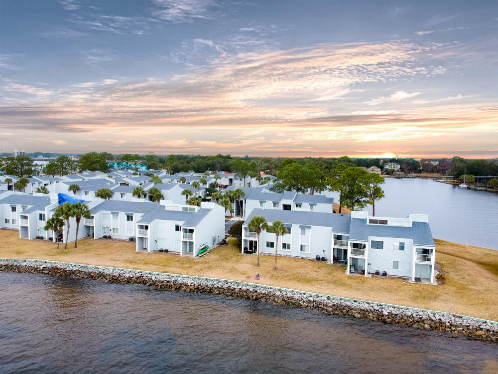 FINISTERRA CONDO - Residential