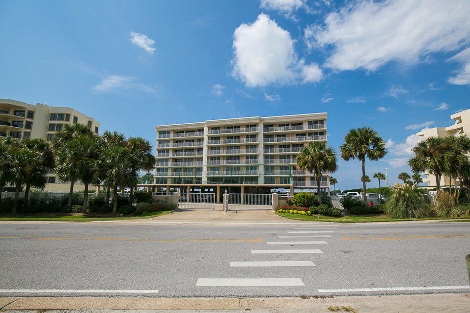 WATERVIEW TOWERS - Residential