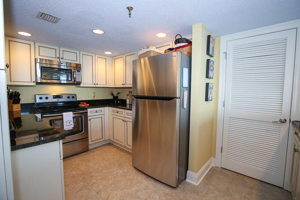 WATERVIEW TOWERS - Residential