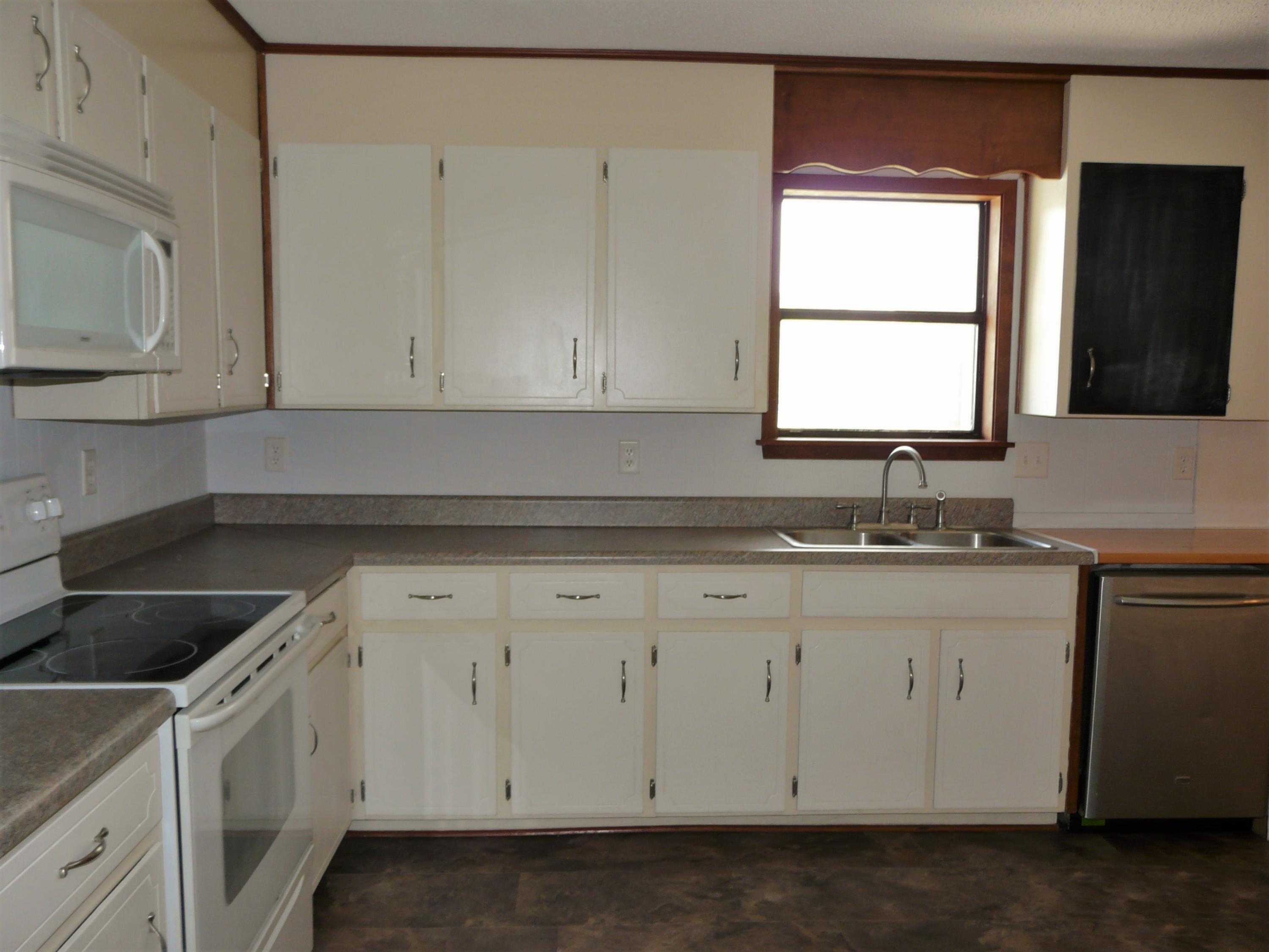 KENNEDY LAKE (UNRECORDED) - Residential