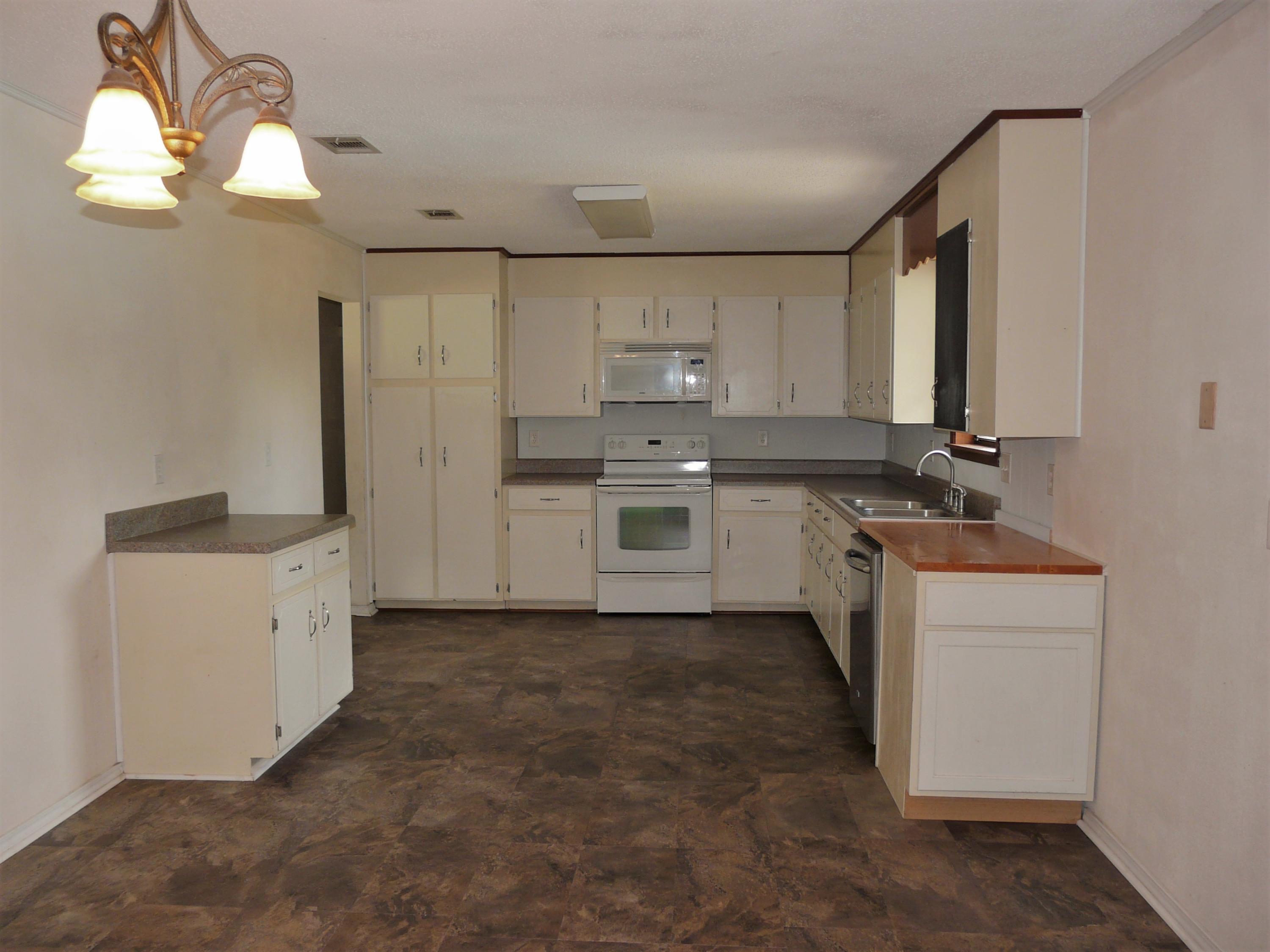 KENNEDY LAKE (UNRECORDED) - Residential