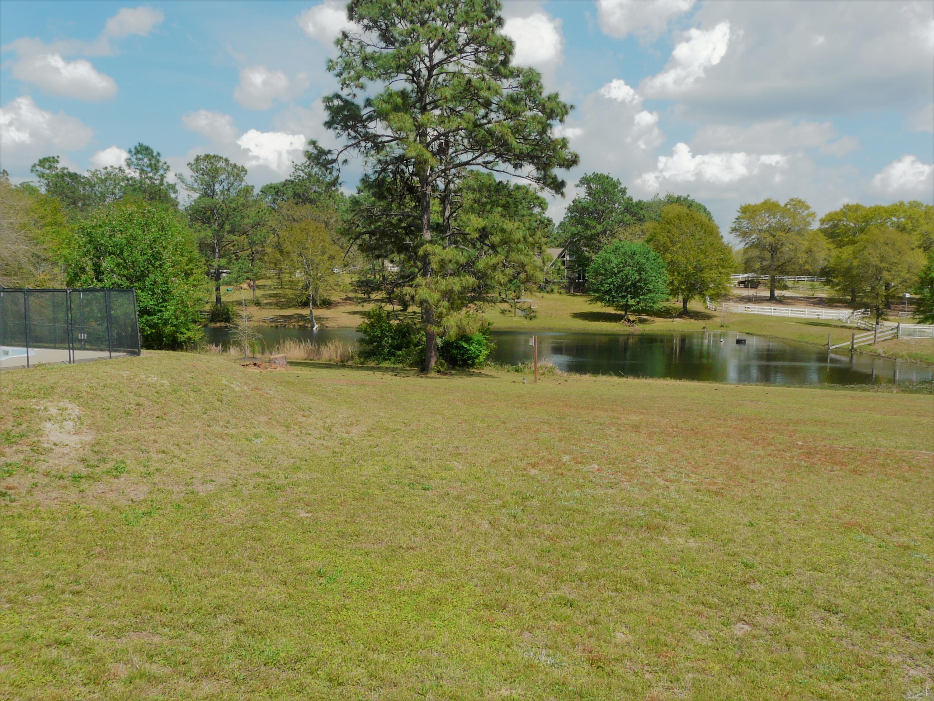 KENNEDY LAKE (UNRECORDED) - Residential