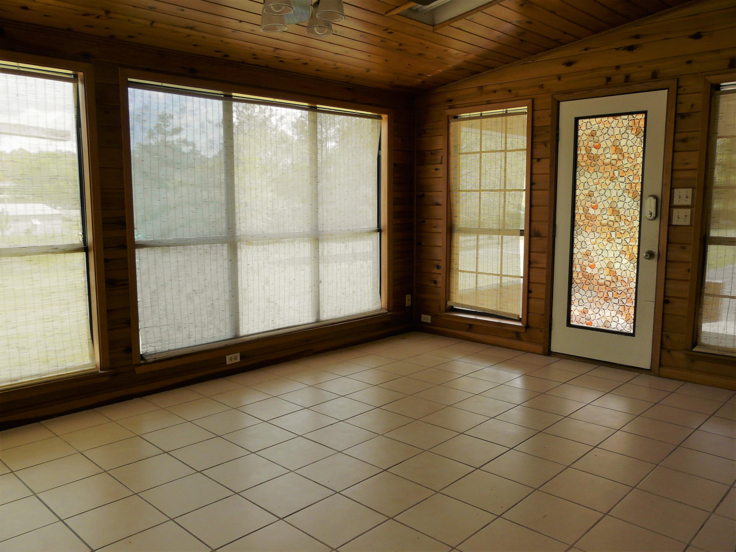 KENNEDY LAKE (UNRECORDED) - Residential