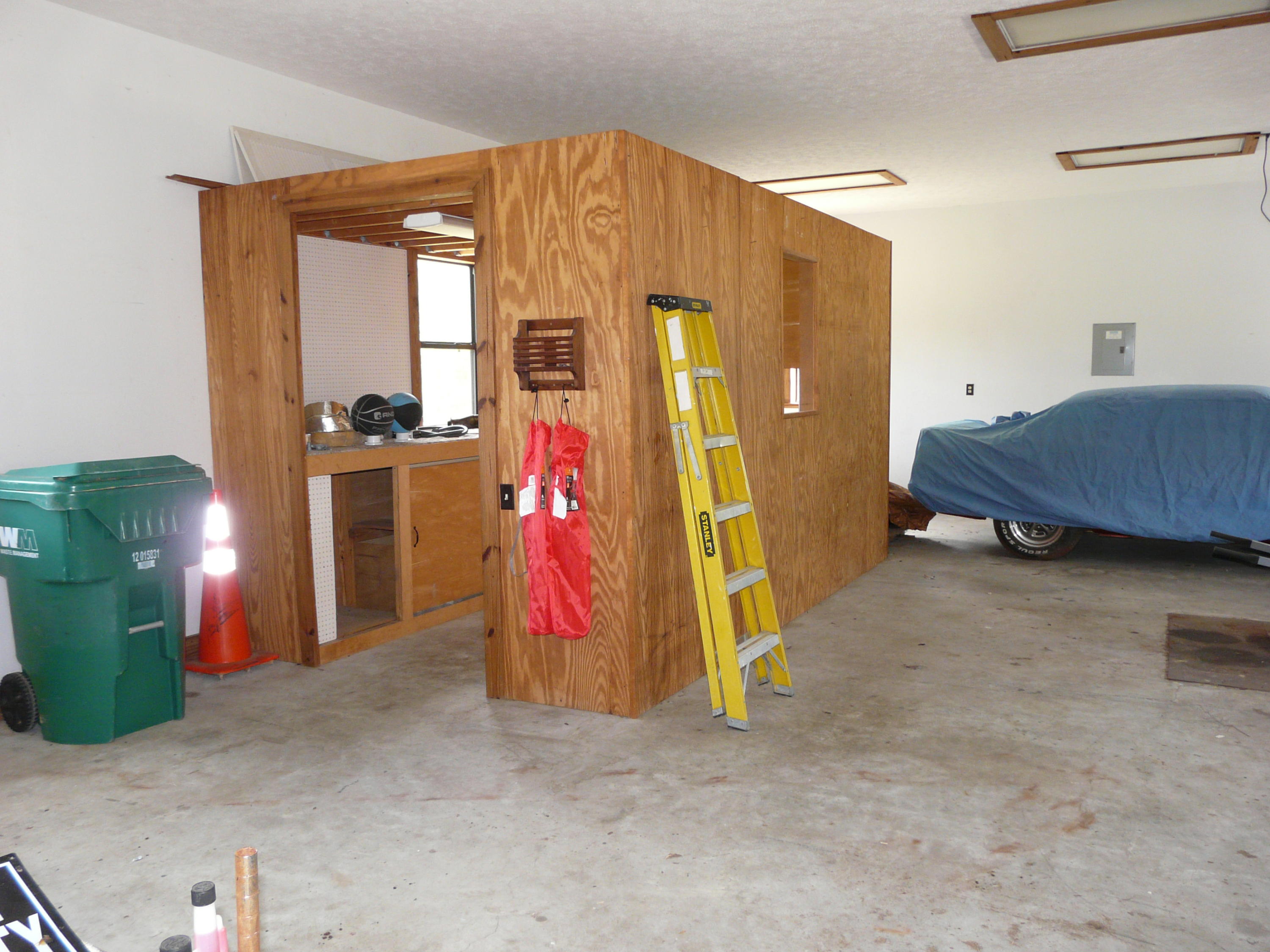 KENNEDY LAKE (UNRECORDED) - Residential