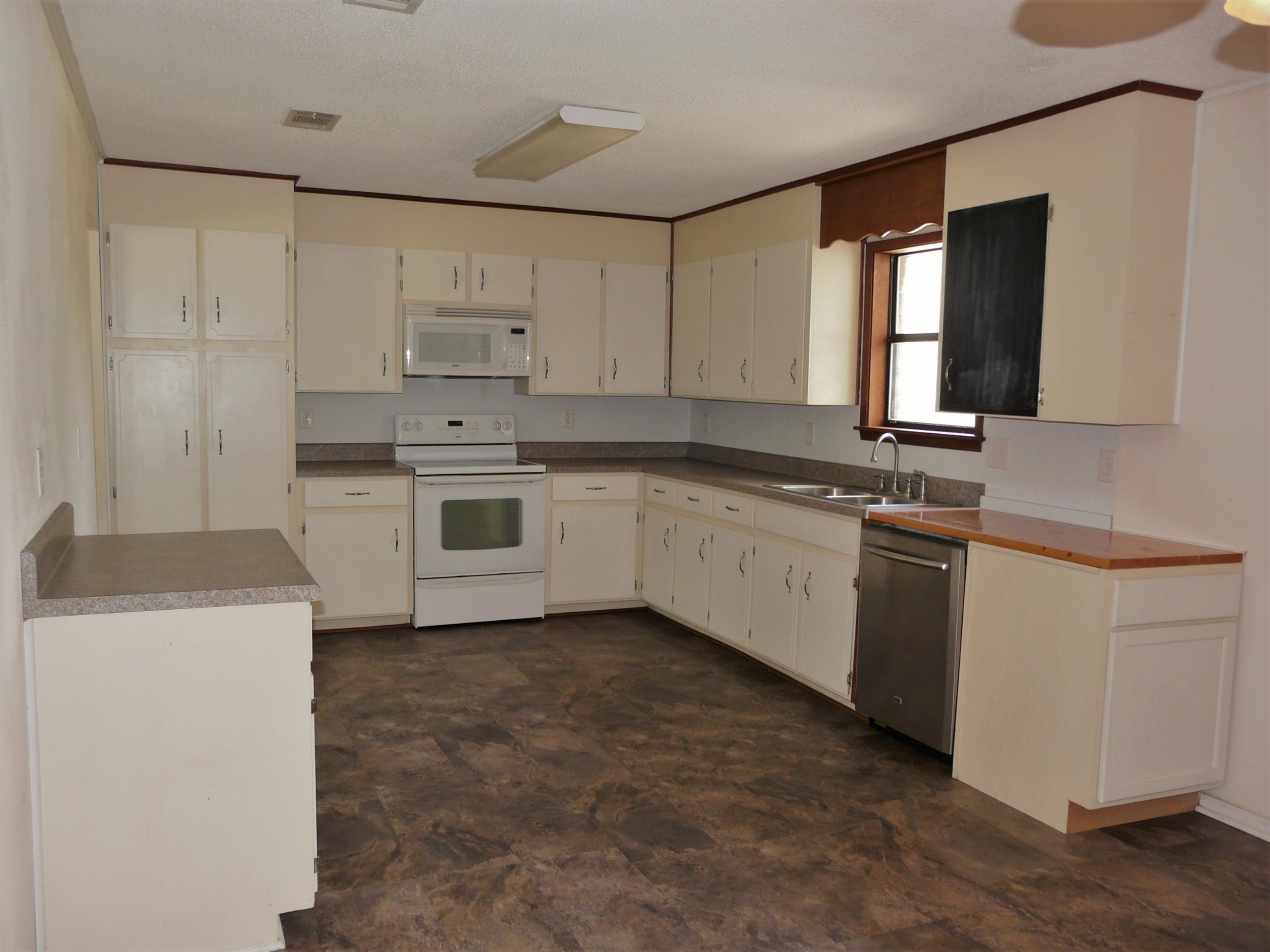 KENNEDY LAKE (UNRECORDED) - Residential