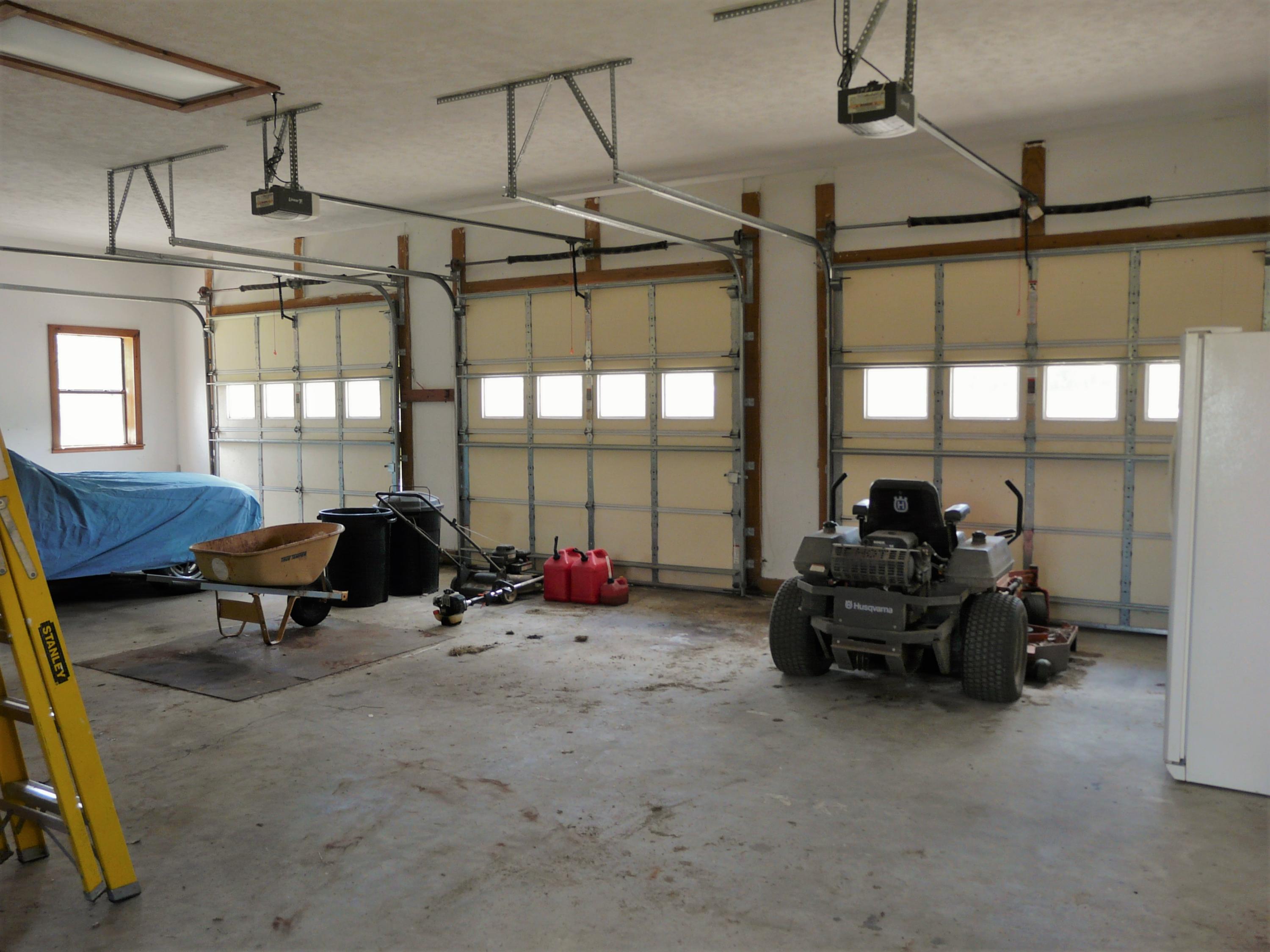 KENNEDY LAKE (UNRECORDED) - Residential