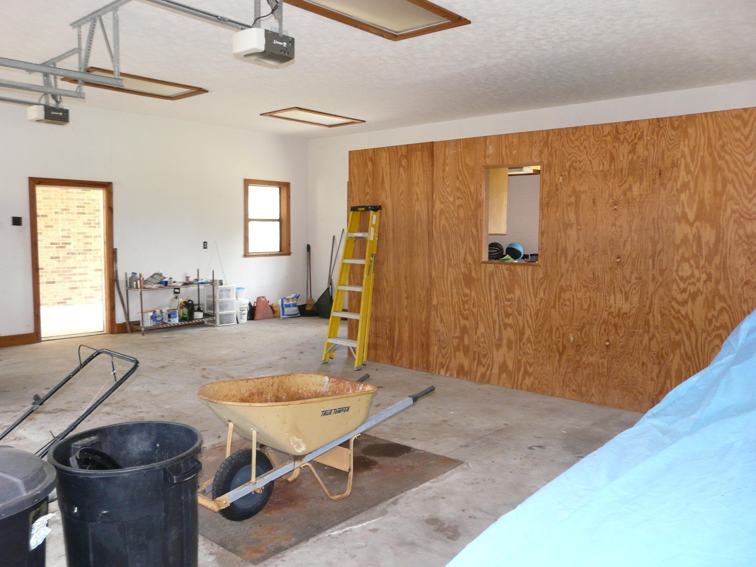 KENNEDY LAKE (UNRECORDED) - Residential