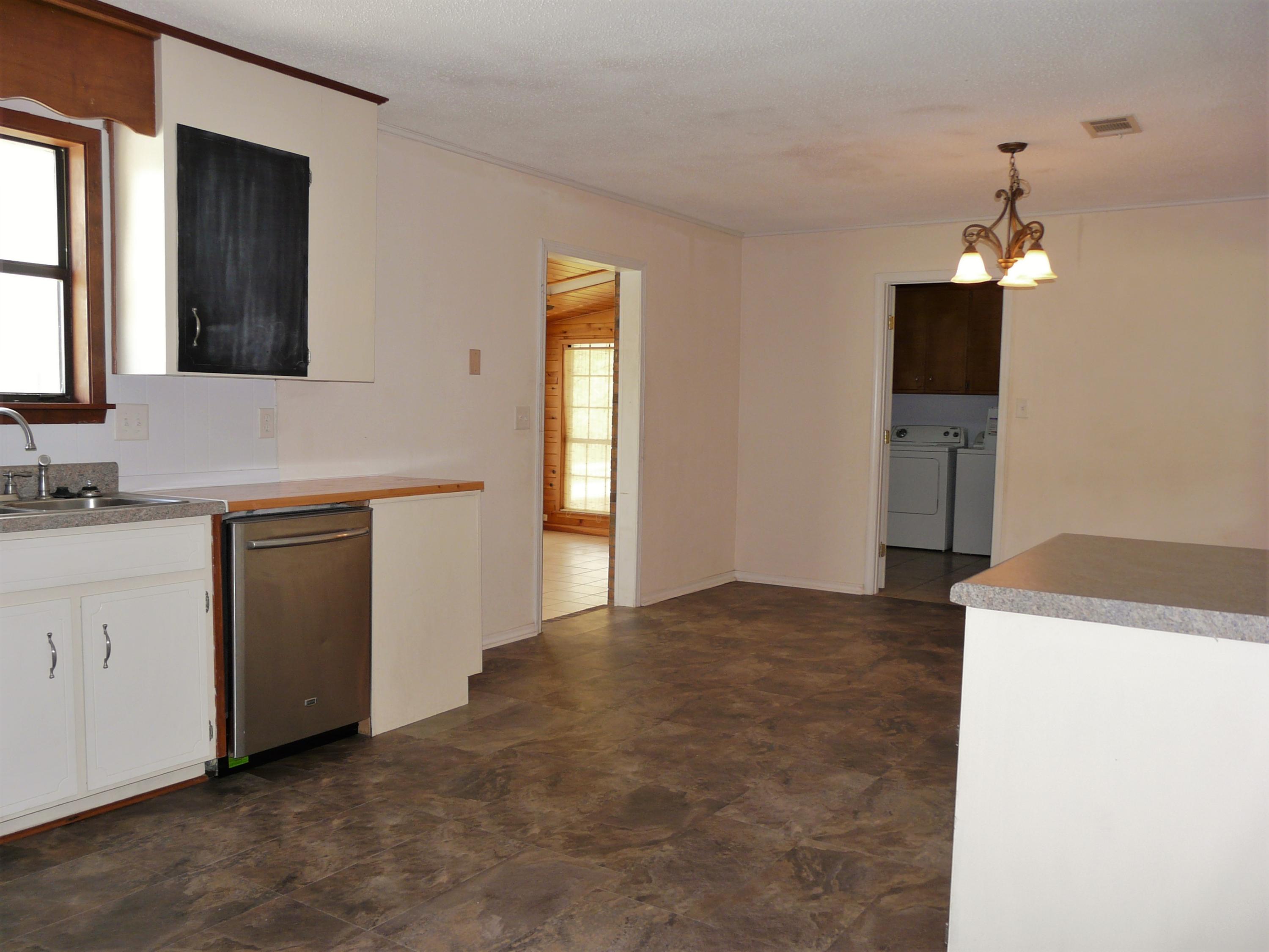 KENNEDY LAKE (UNRECORDED) - Residential