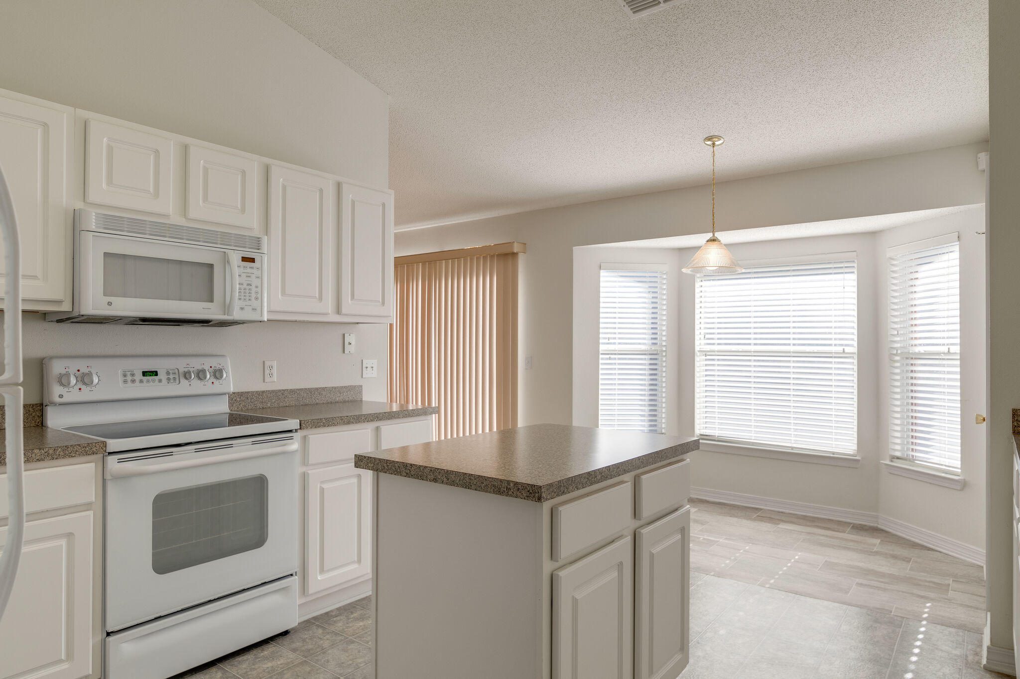 COUNTRYVIEW ESTATES 10TH ADDN - Residential