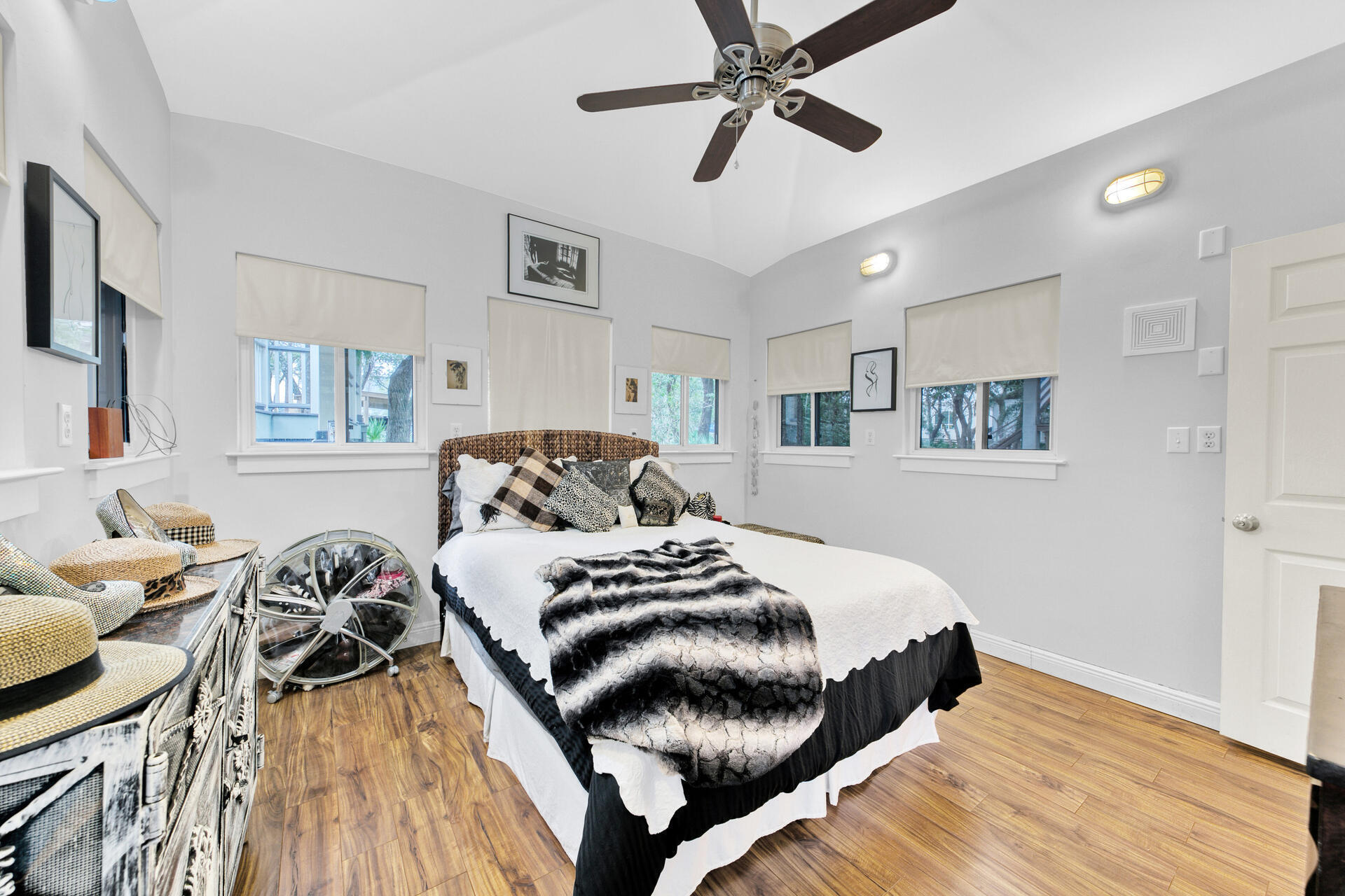 SEAGROVE SHORES 4TH ADD - Residential