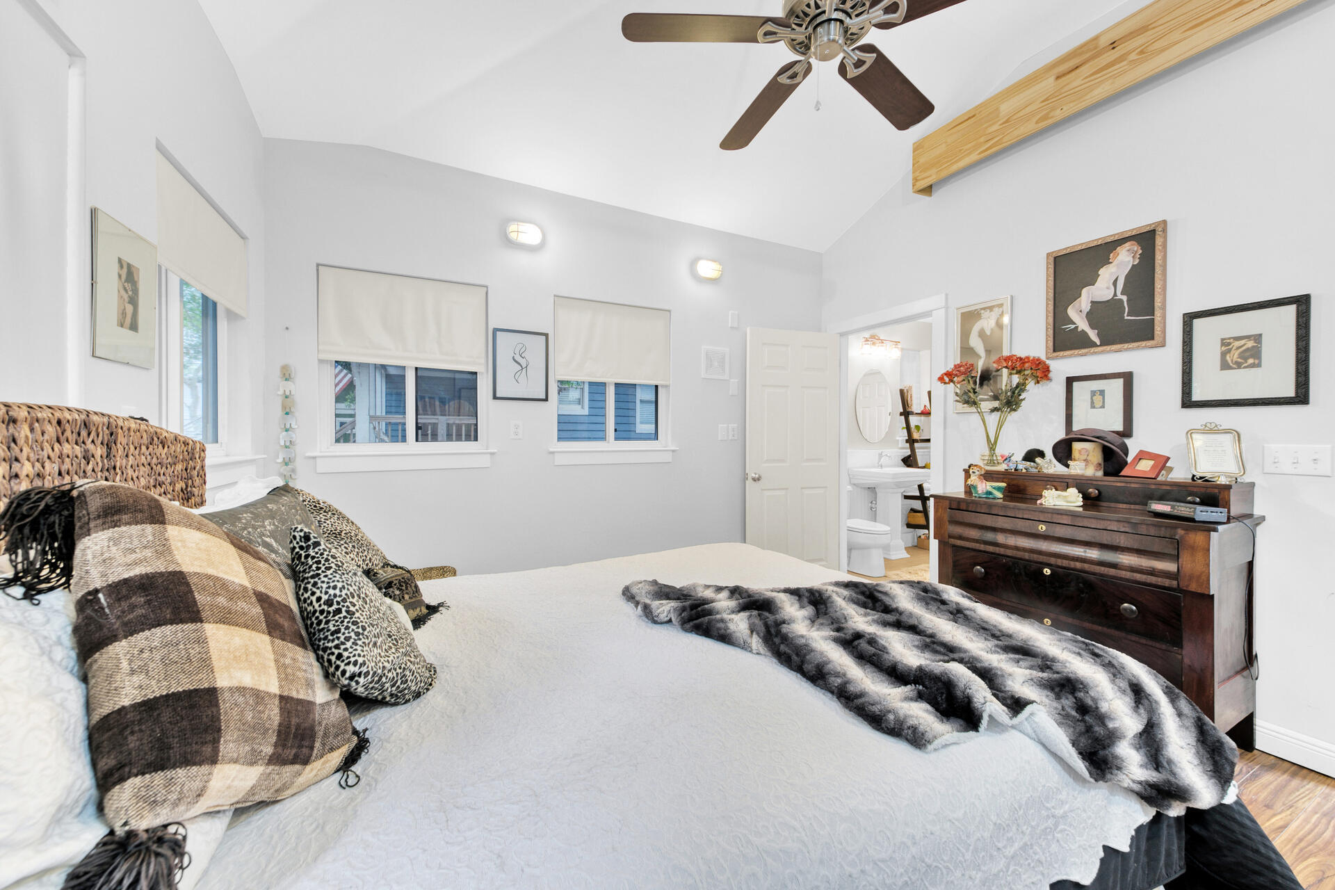 SEAGROVE SHORES 4TH ADD - Residential
