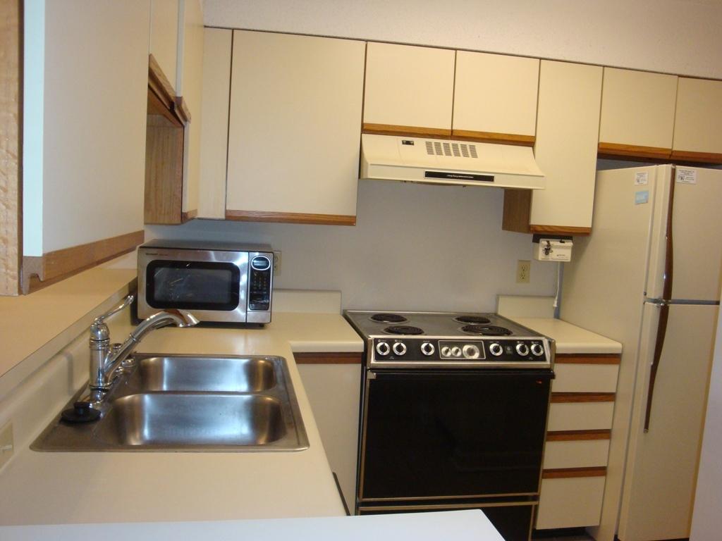 LAKESIDE CONDO AT BLUEWATER BAY, UNIT 204 SOUTH - Residential