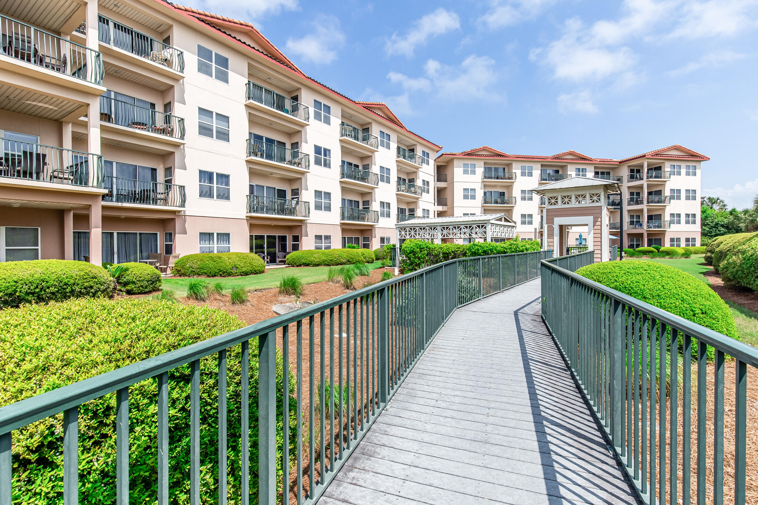 EMERALD WATERS - Residential