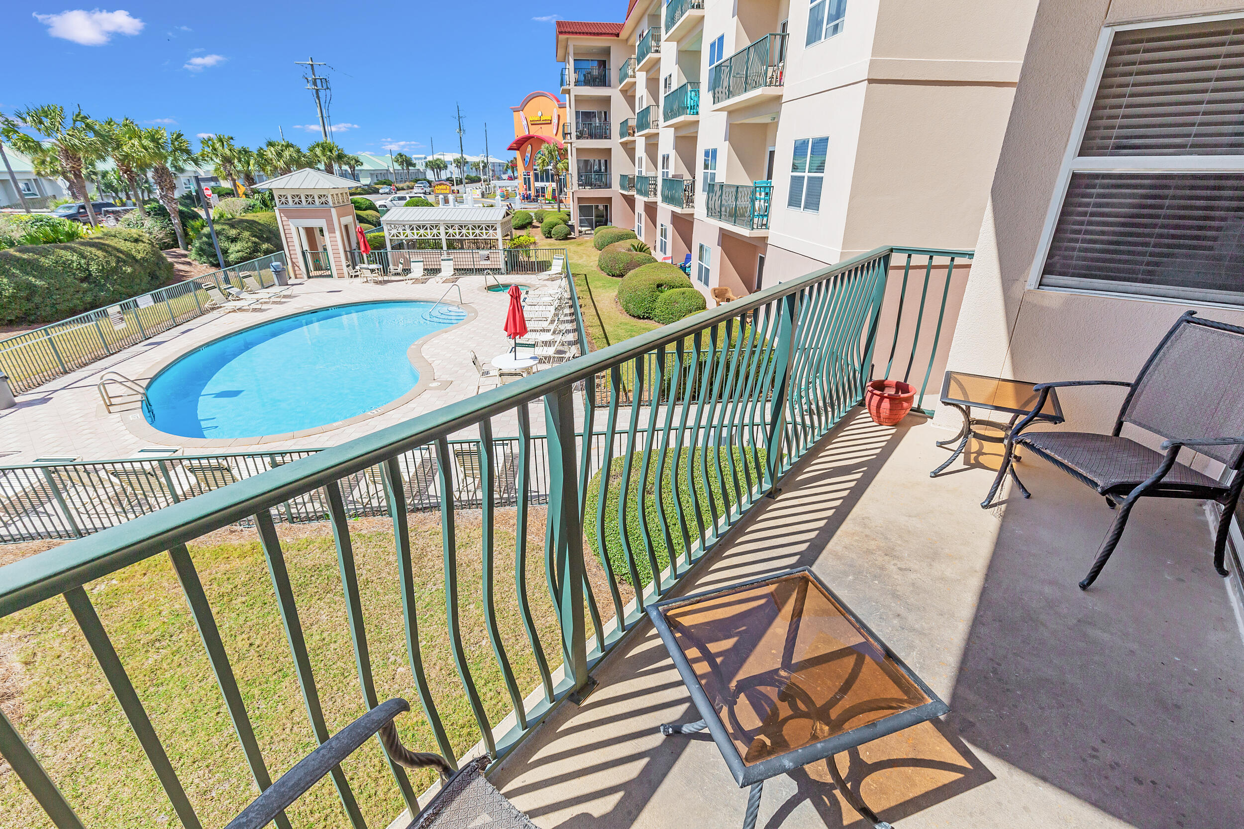 EMERALD WATERS - Residential